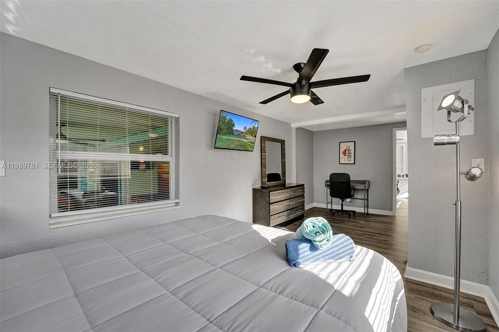 529 NW 8th St, Dania Beach FL 33004