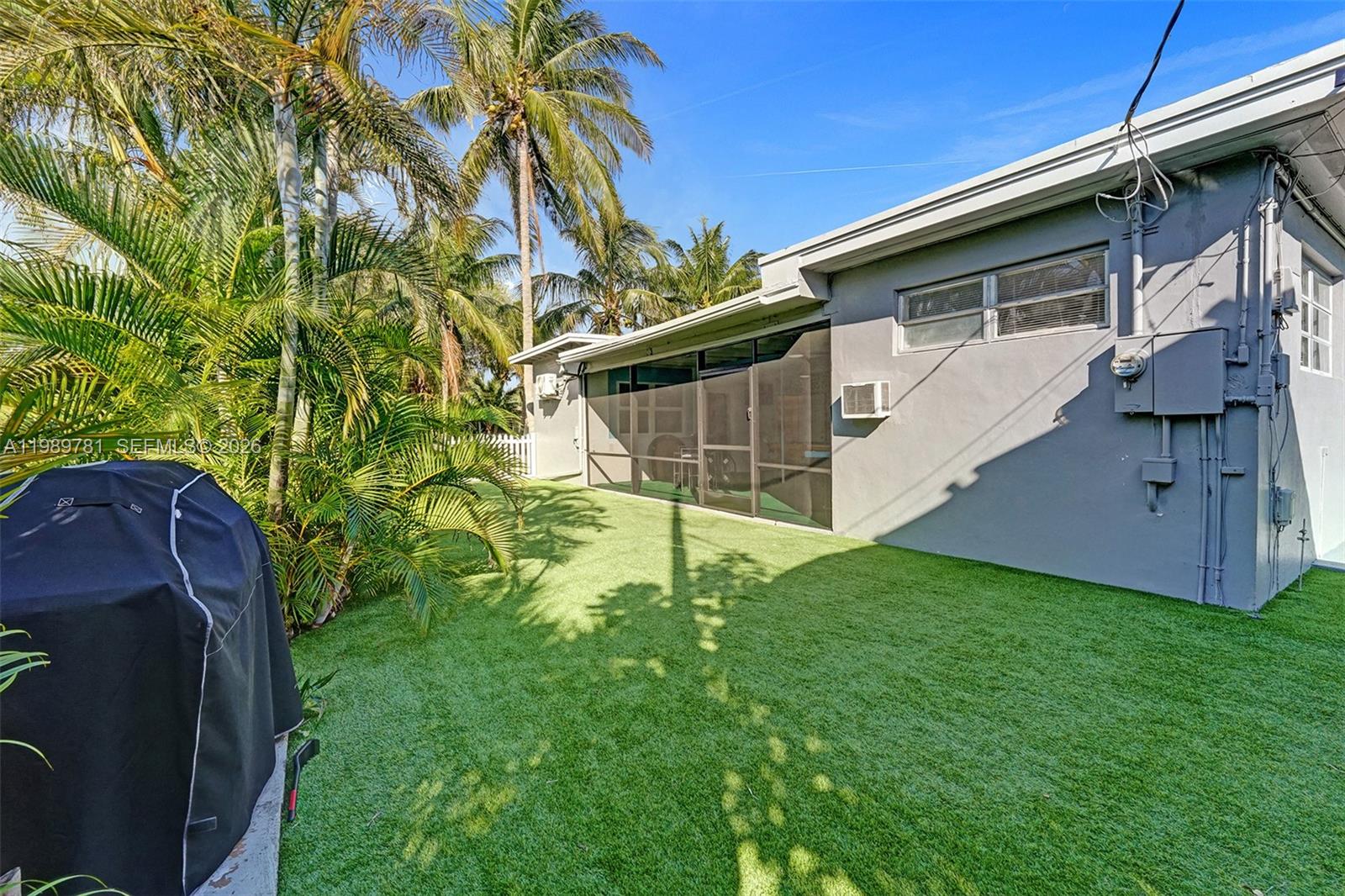 529 NW 8th St, Dania Beach FL 33004