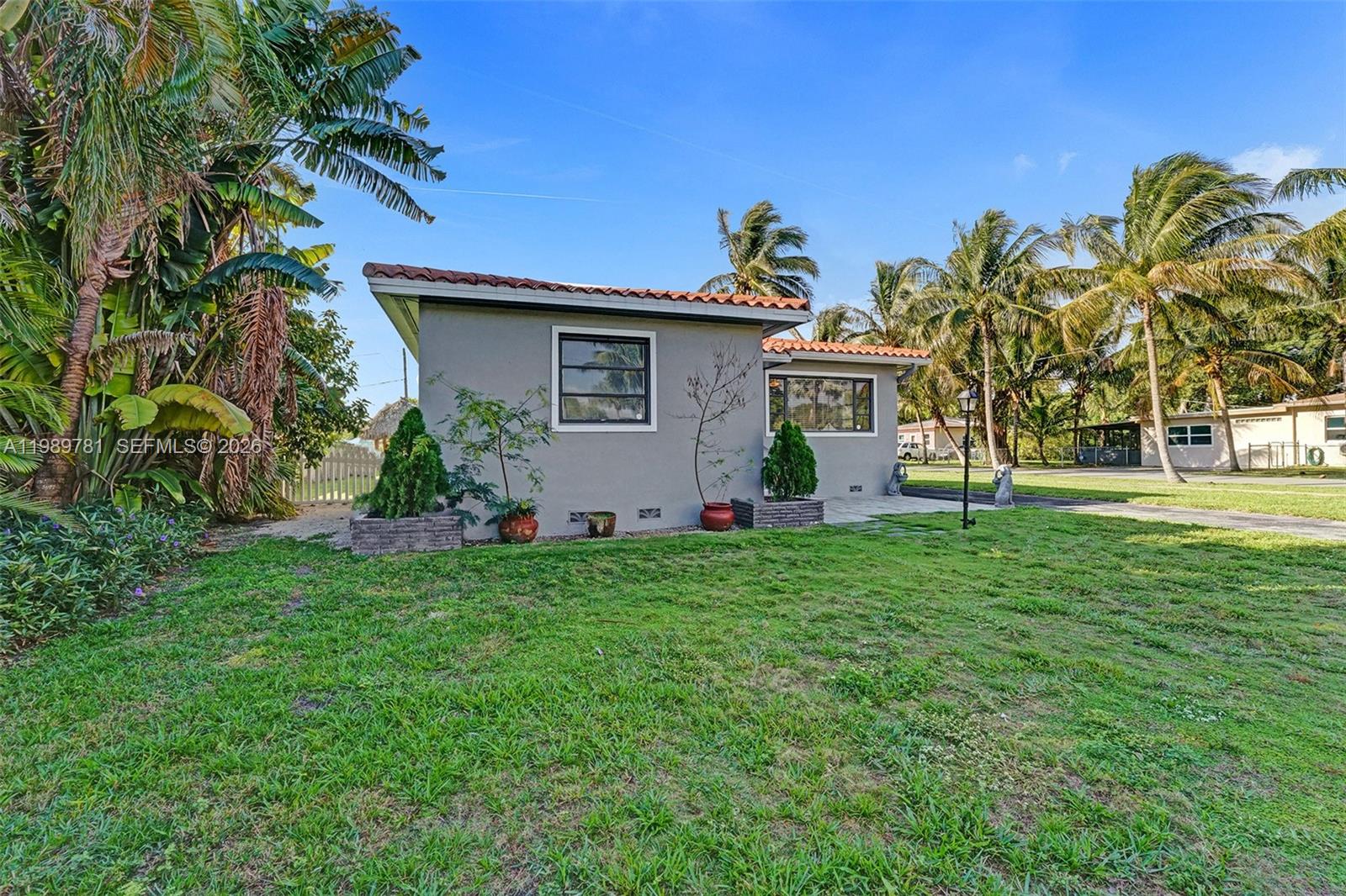 529 NW 8th St, Dania Beach FL 33004
