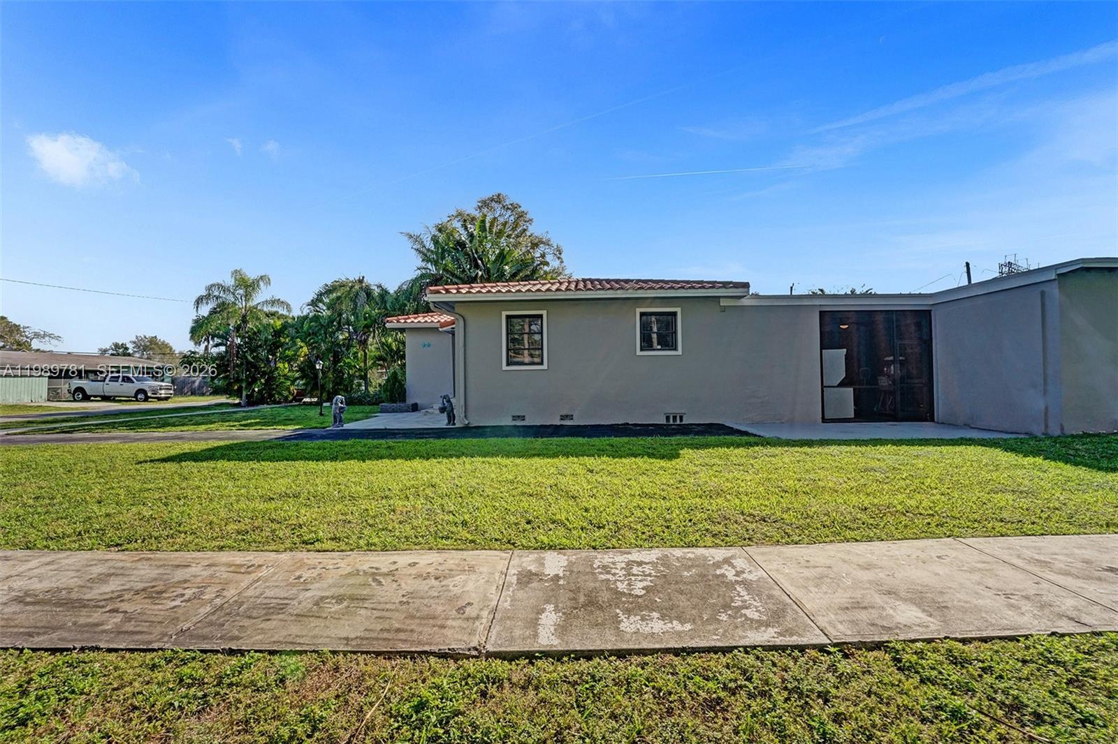 529 NW 8th St, Dania Beach FL 33004