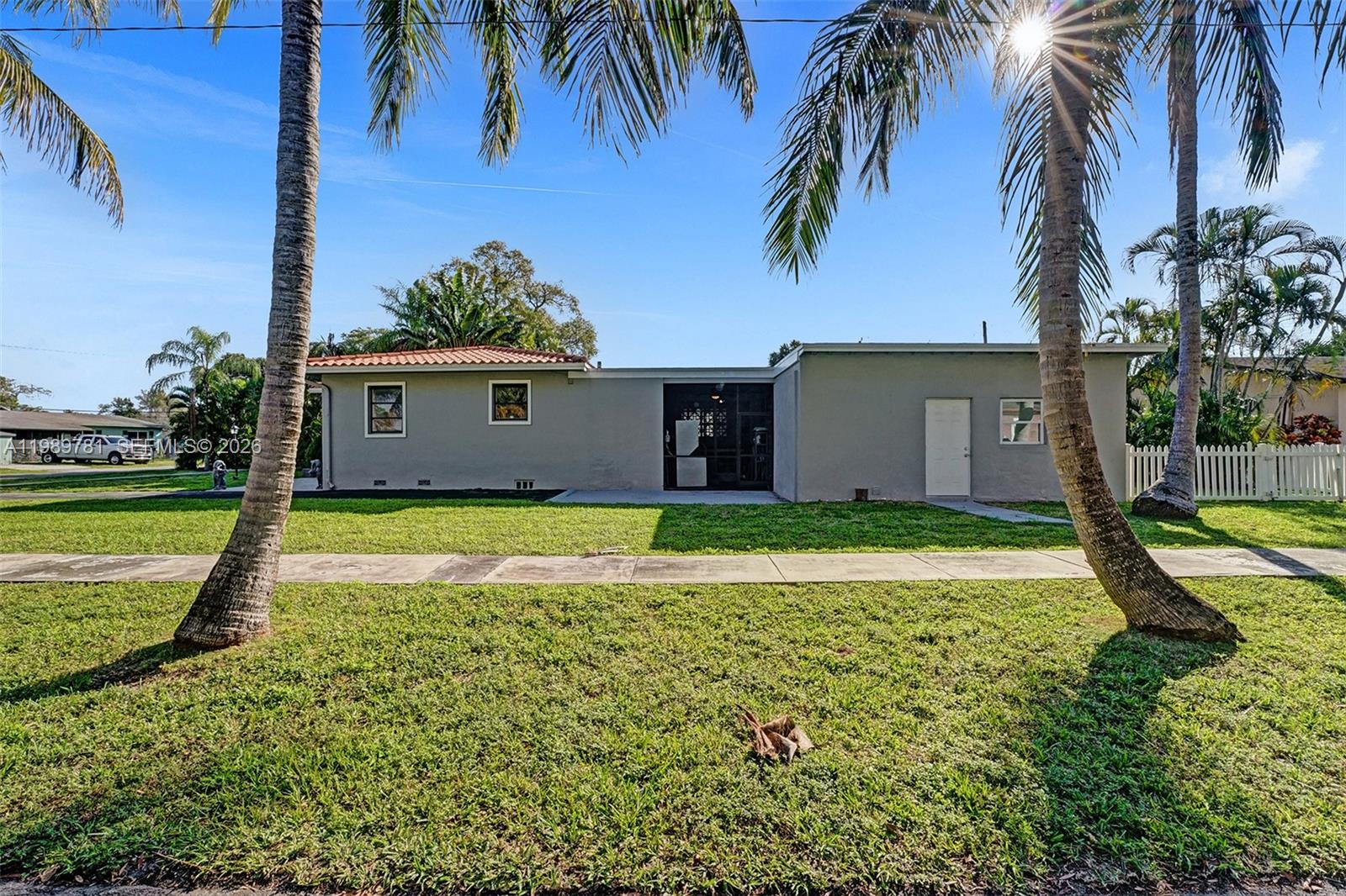 529 NW 8th St, Dania Beach FL 33004