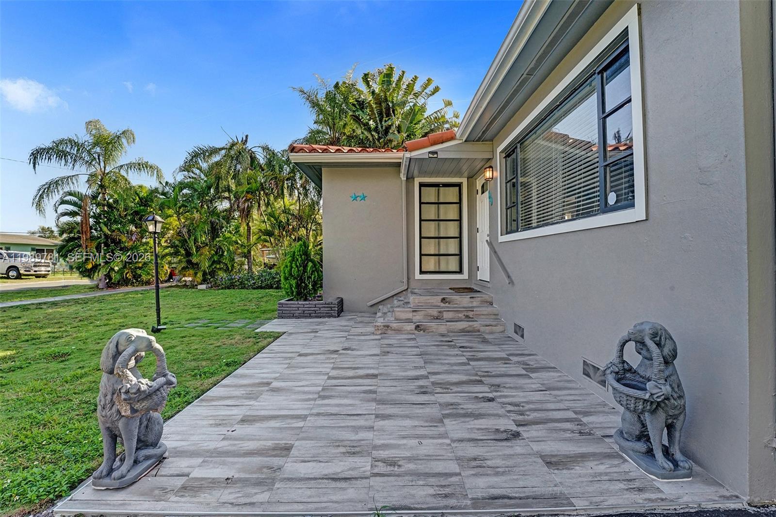 529 NW 8th St, Dania Beach FL 33004