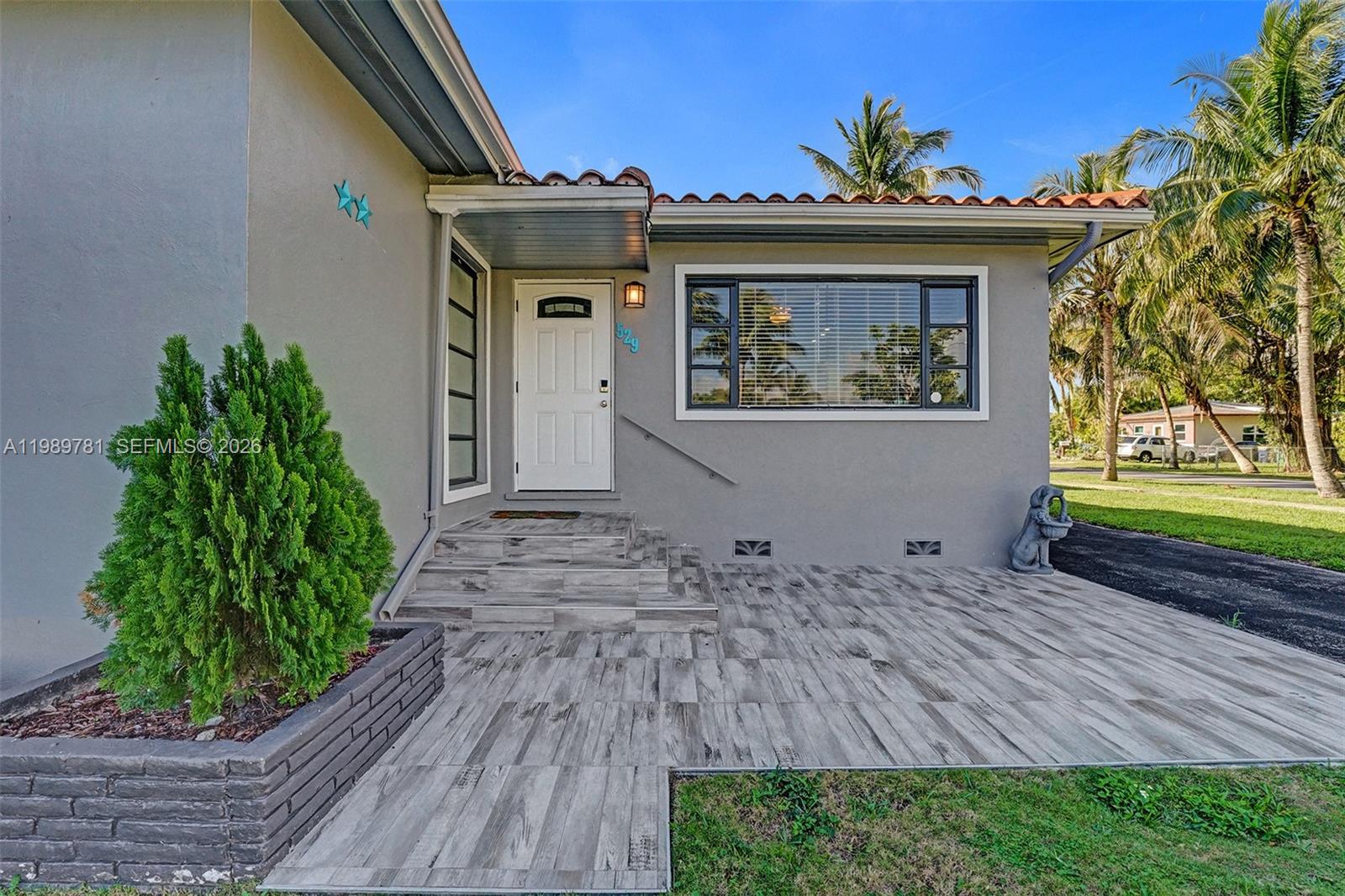 529 NW 8th St, Dania Beach FL 33004