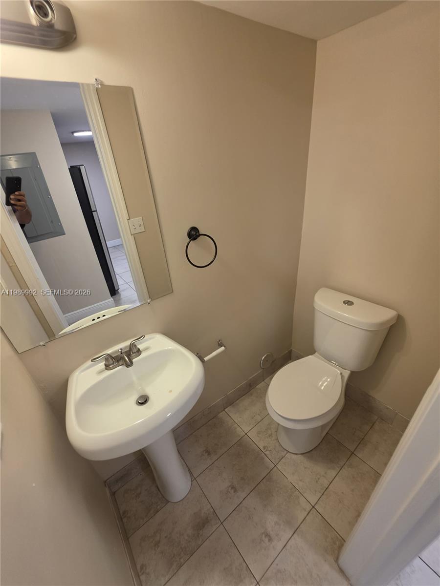 1990 NW 4th Ct #7, Miami FL 33136