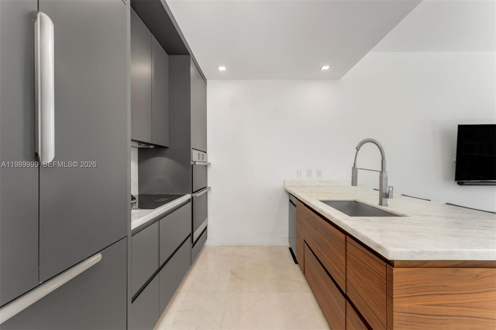200 Biscayne Boulevard Way #1406, Miami FL 33131