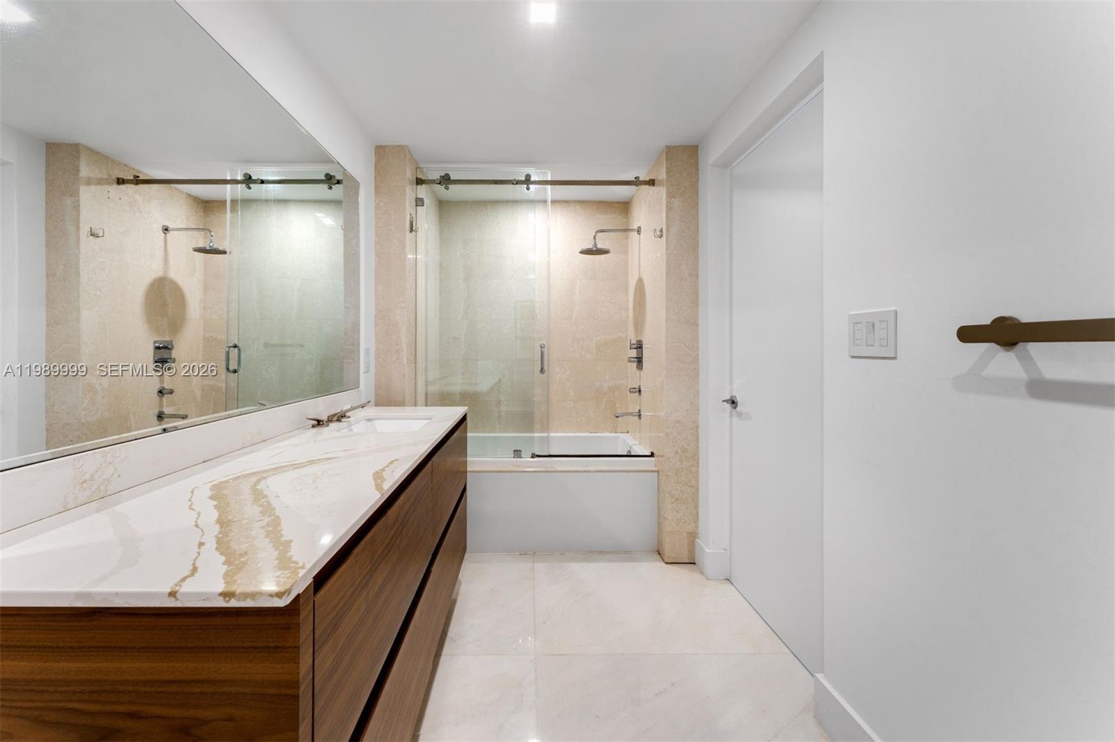 200 Biscayne Boulevard Way #1406, Miami FL 33131
