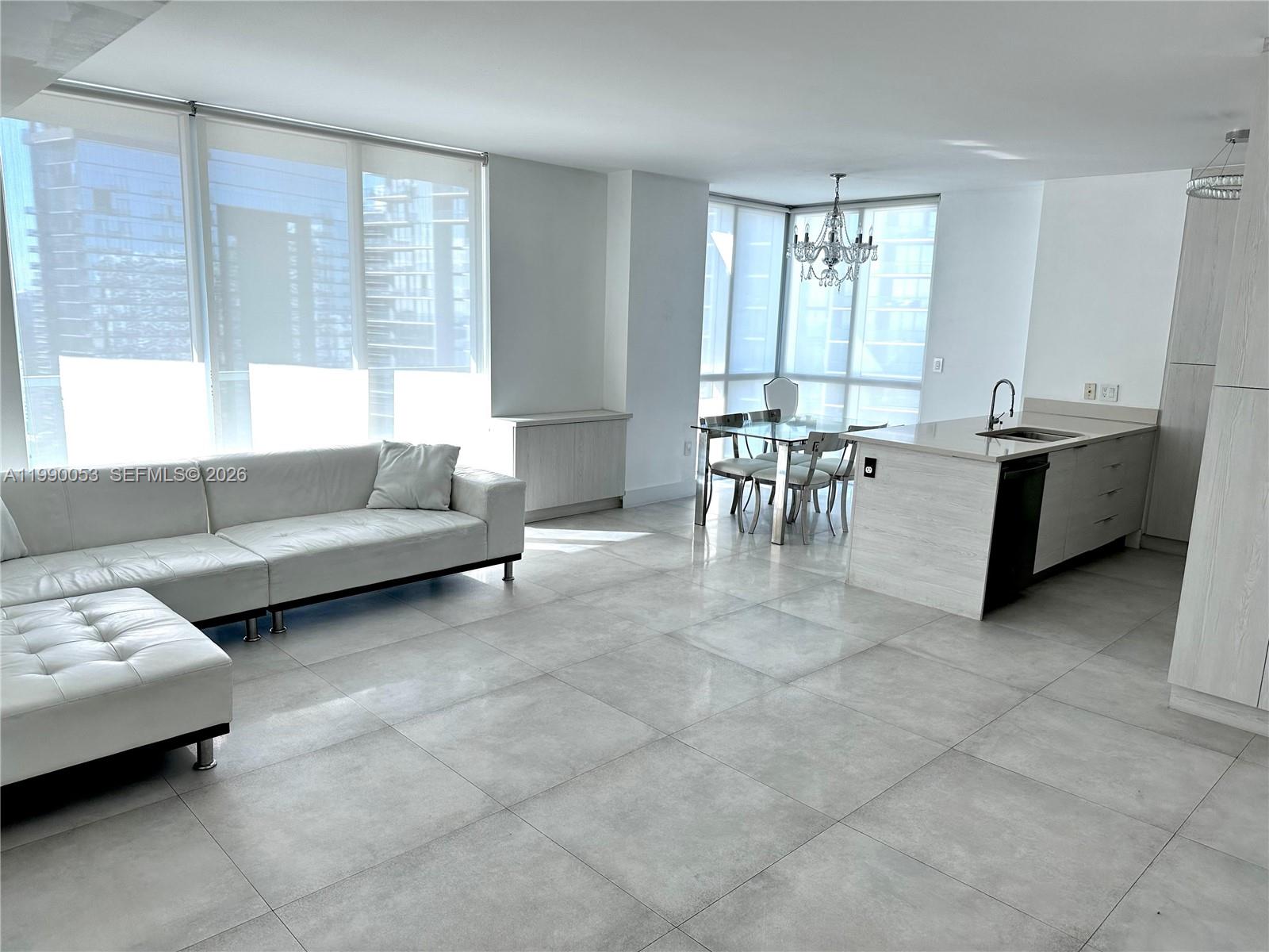 55 SE 6th St #3902, Miami FL 33131