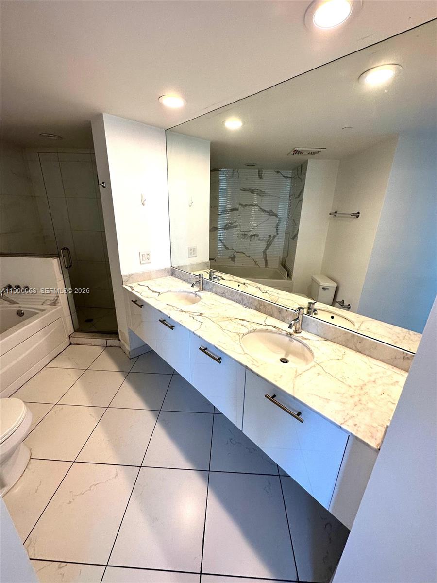 55 SE 6th St #3902, Miami FL 33131