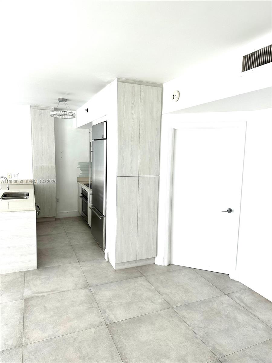 55 SE 6th St #3902, Miami FL 33131