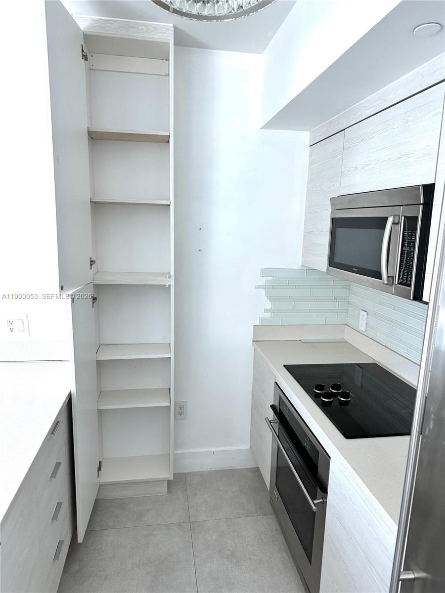 55 SE 6th St #3902, Miami FL 33131