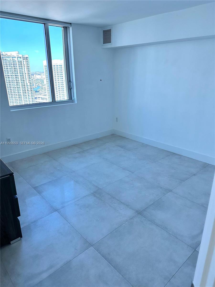 55 SE 6th St #3902, Miami FL 33131