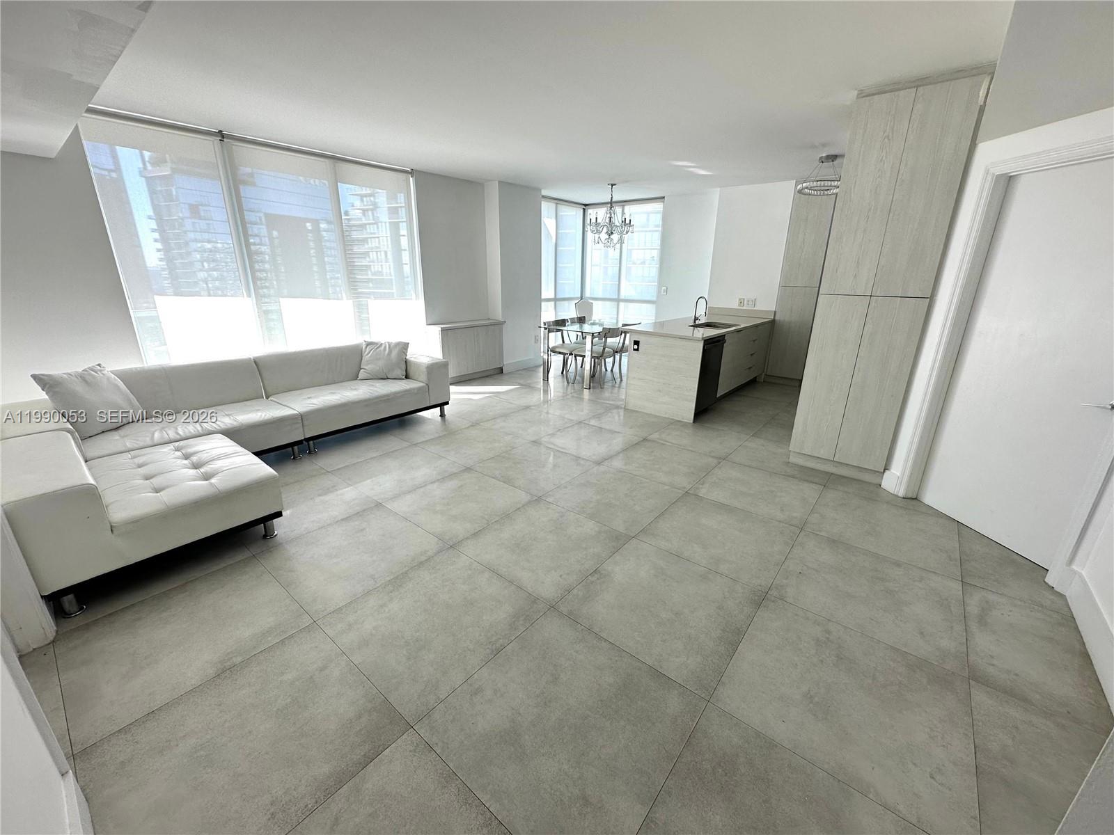 55 SE 6th St #3902, Miami FL 33131