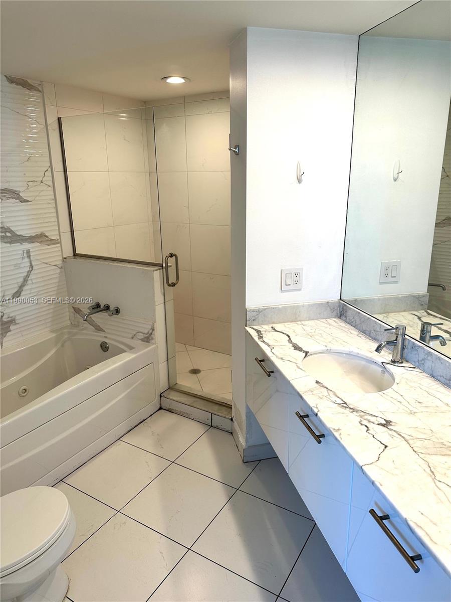 55 SE 6th St #3902, Miami FL 33131