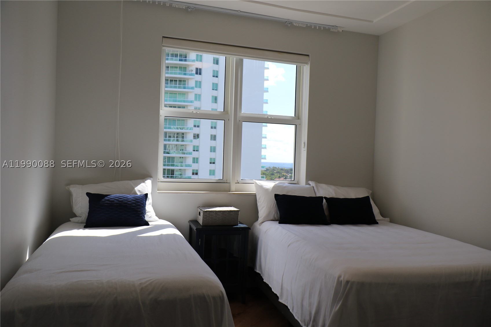 20000 E Country Club Dr #1016, Aventura FL 33180