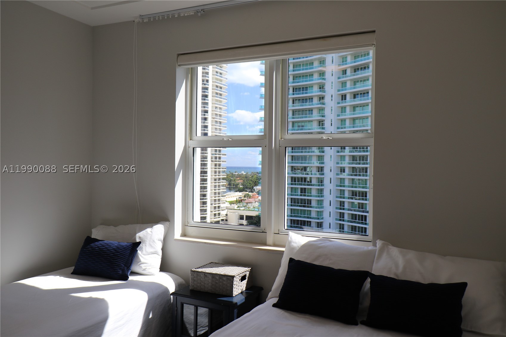 20000 E Country Club Dr #1016, Aventura FL 33180