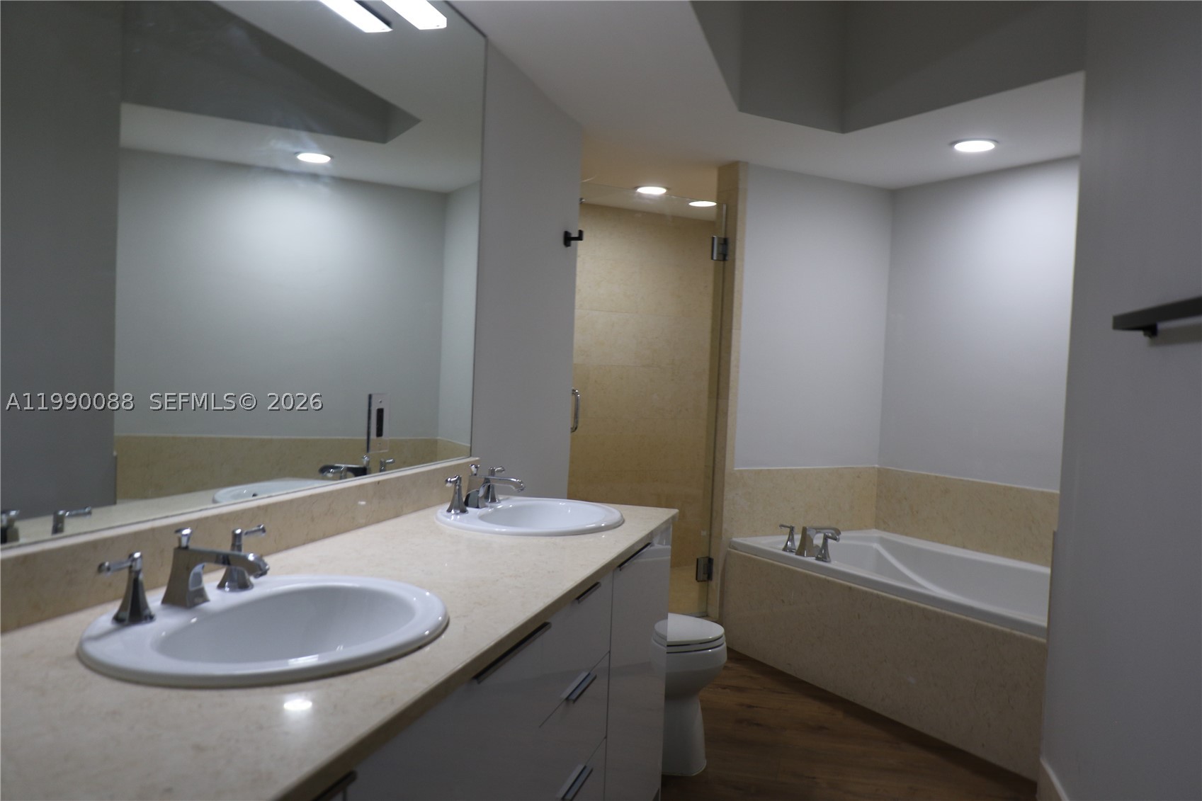 20000 E Country Club Dr #1016, Aventura FL 33180