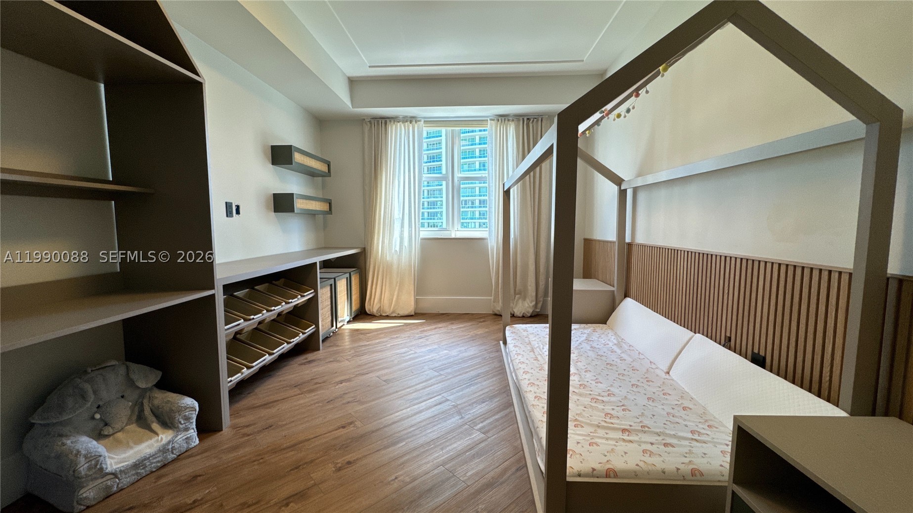 20000 E Country Club Dr #1016, Aventura FL 33180