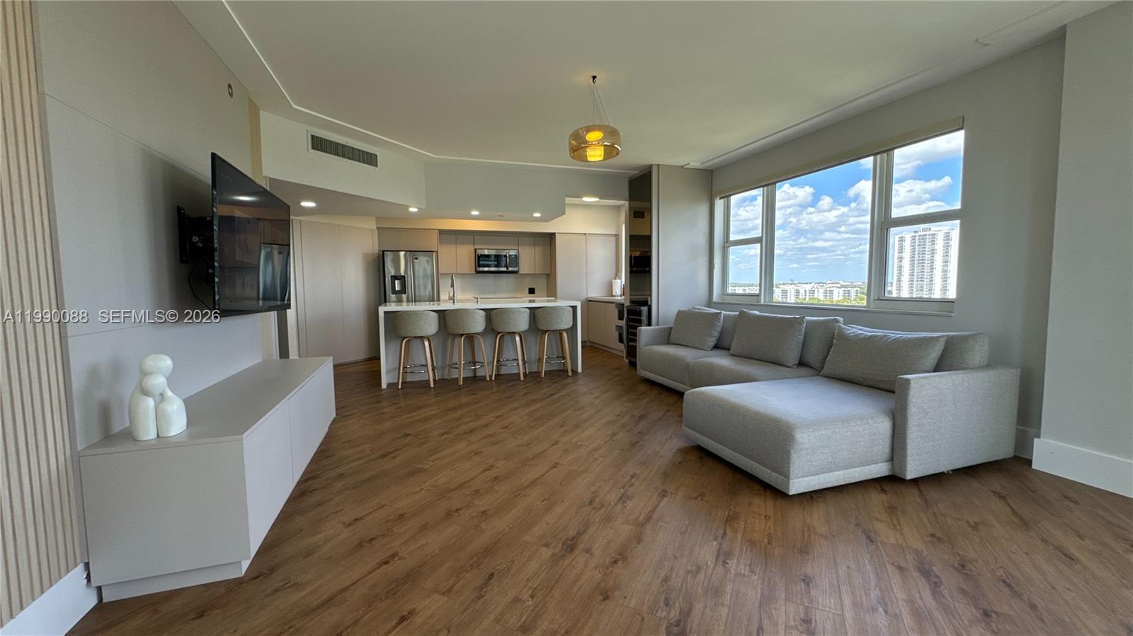 20000 E Country Club Dr #1016, Aventura FL 33180