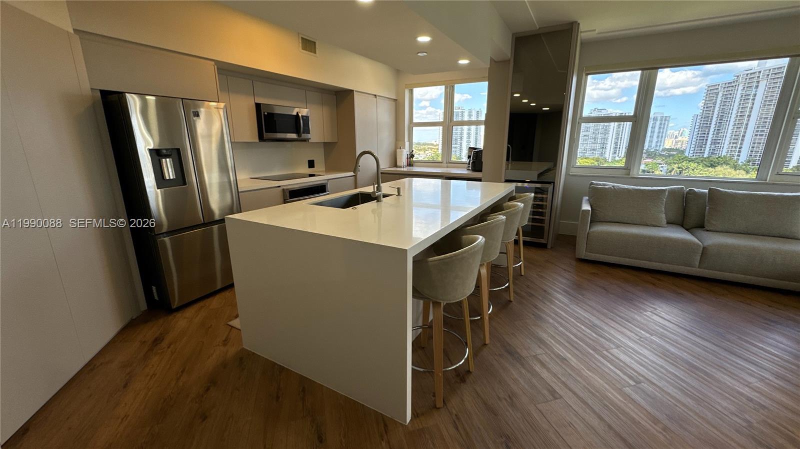 20000 E Country Club Dr #1016, Aventura FL 33180