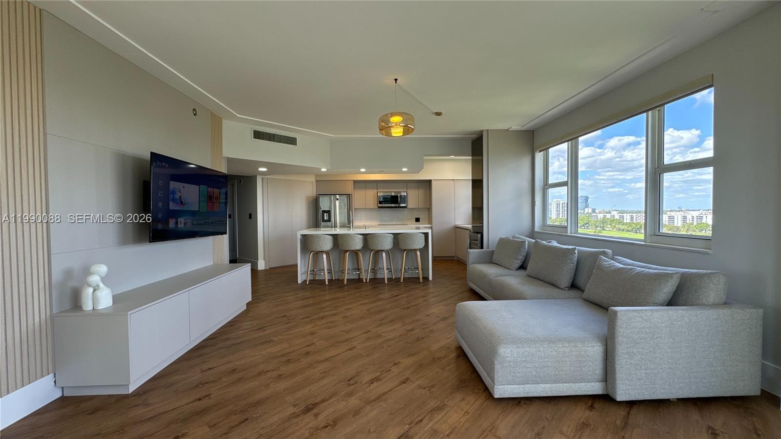 20000 E Country Club Dr #1016, Aventura FL 33180