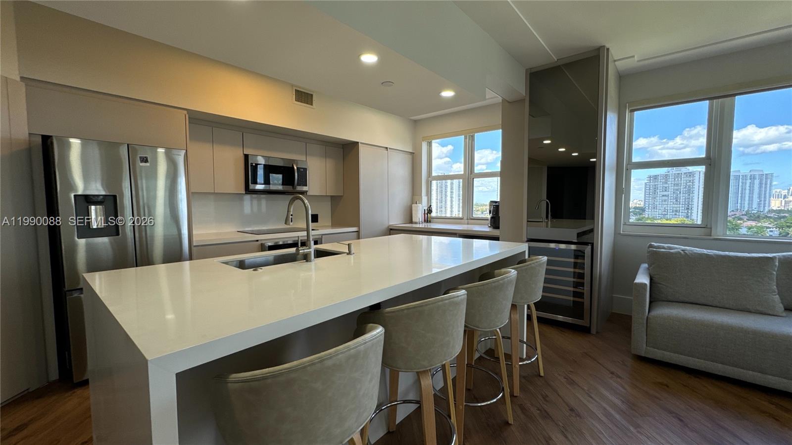 20000 E Country Club Dr #1016, Aventura FL 33180
