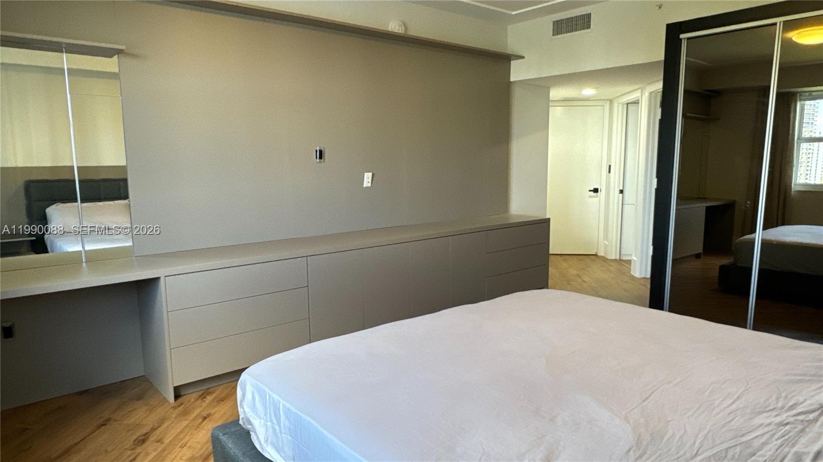 20000 E Country Club Dr #1016, Aventura FL 33180