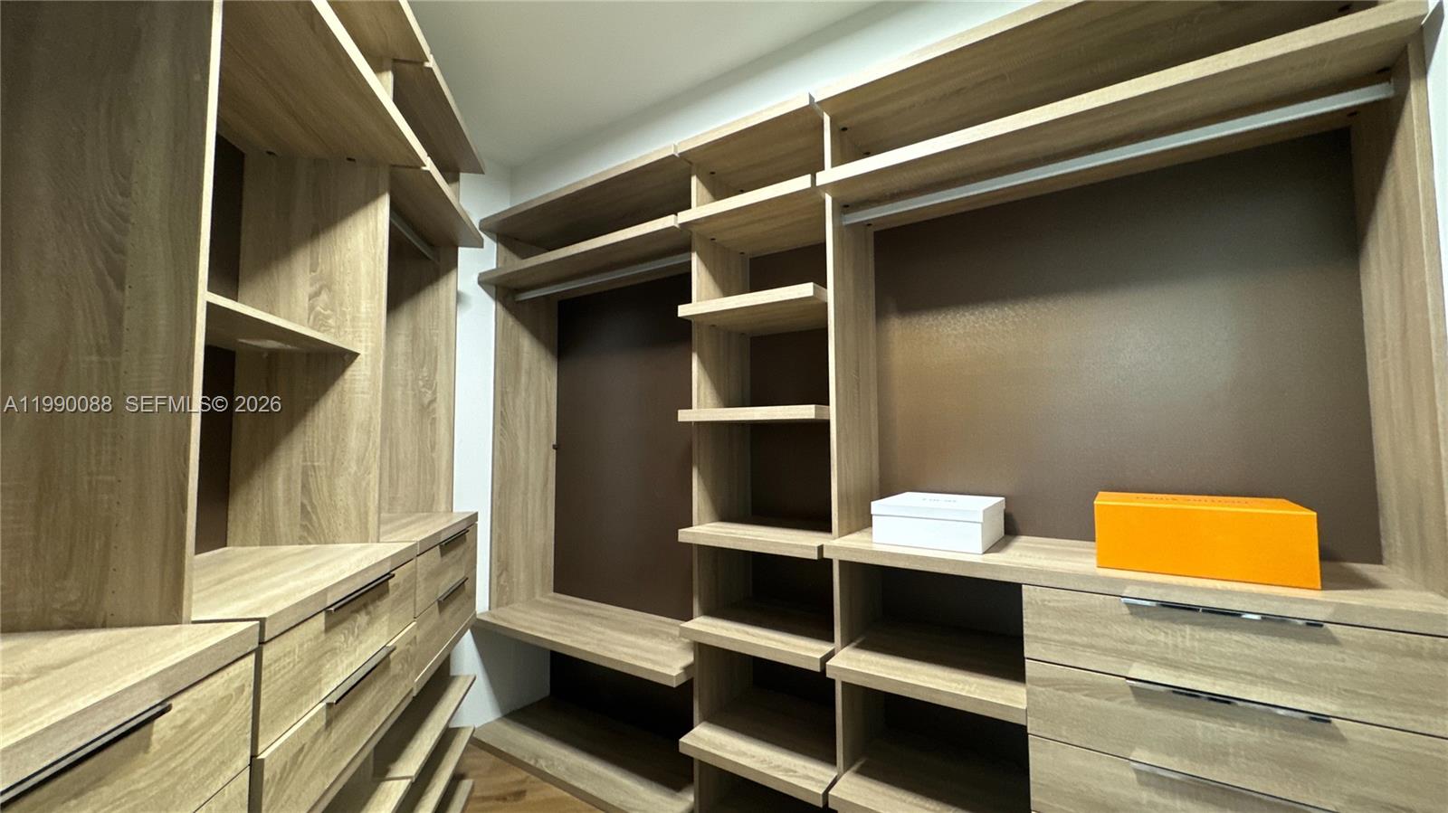 20000 E Country Club Dr #1016, Aventura FL 33180