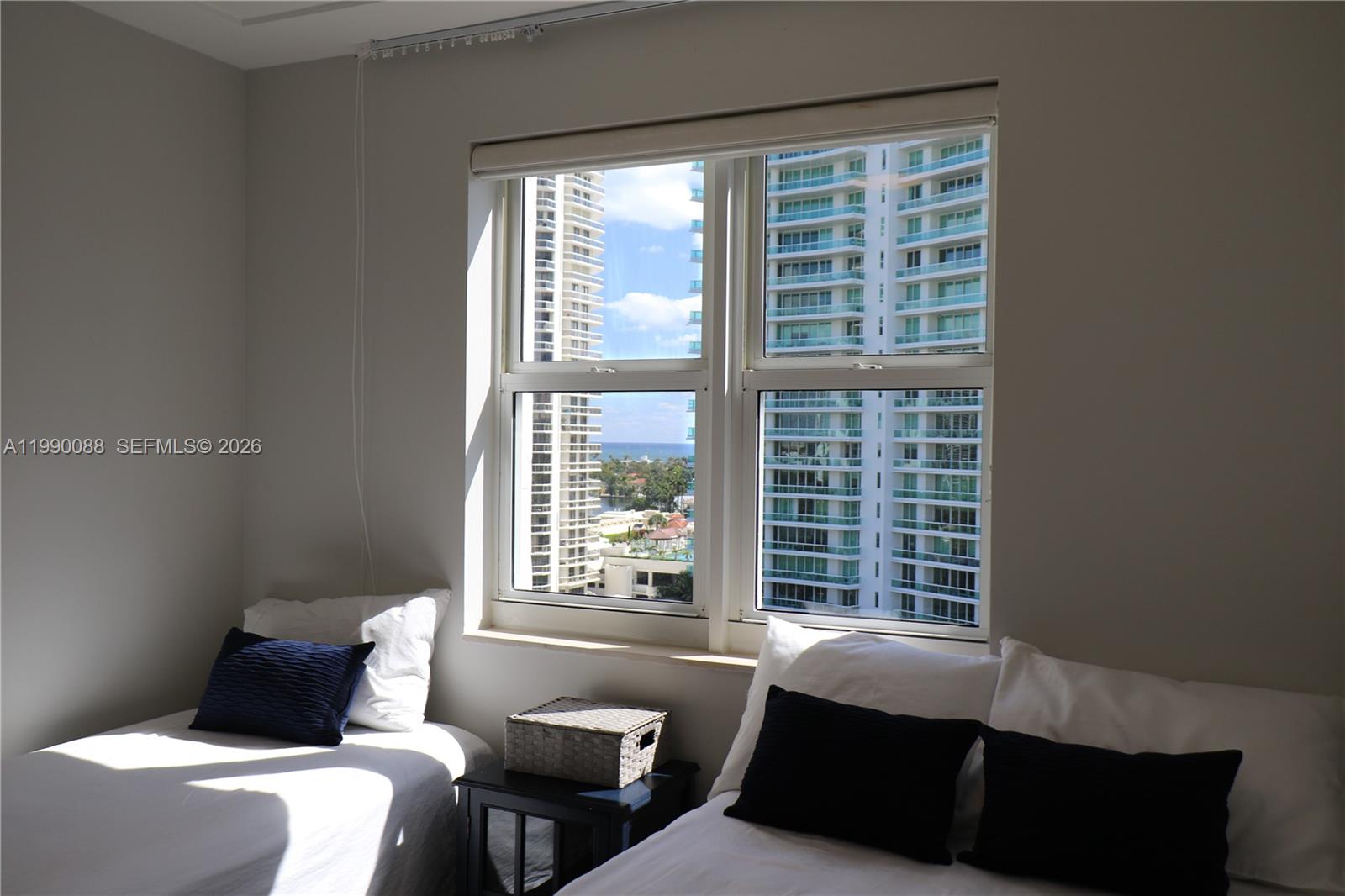 20000 E Country Club Dr #1016, Aventura FL 33180