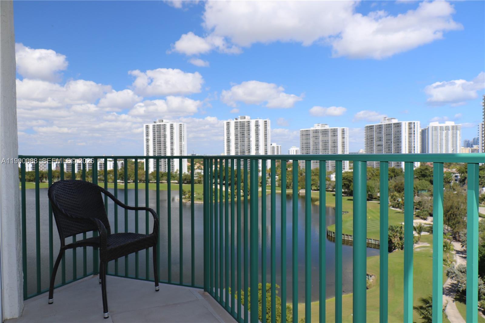 20000 E Country Club Dr #1016, Aventura FL 33180