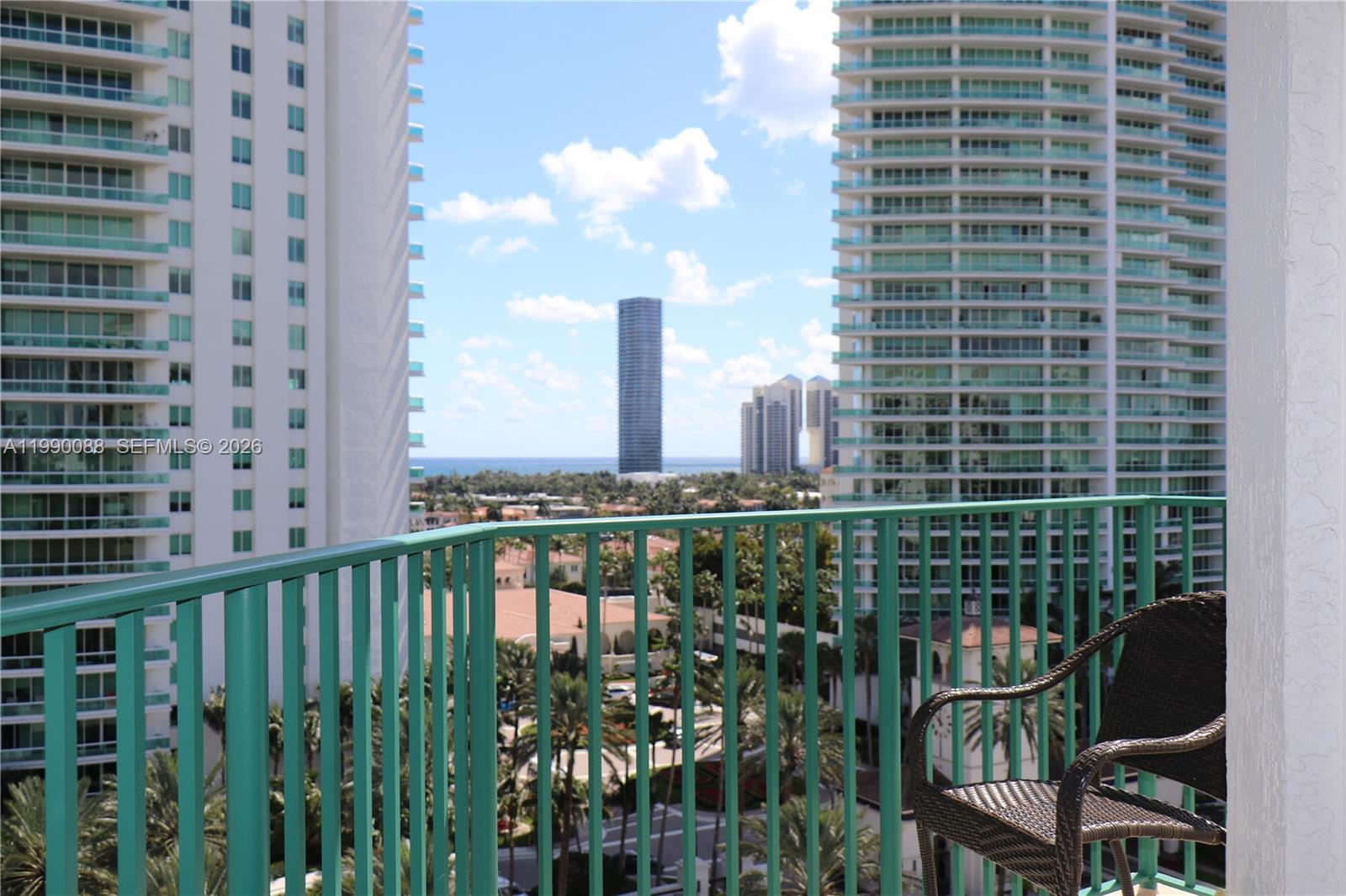 20000 E Country Club Dr #1016, Aventura FL 33180