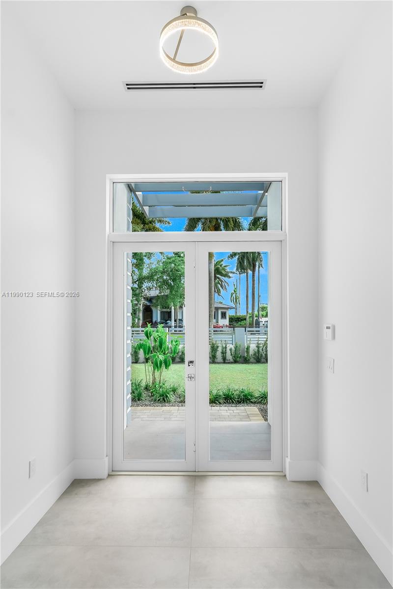 9895 NW 26th St, Doral FL 33172