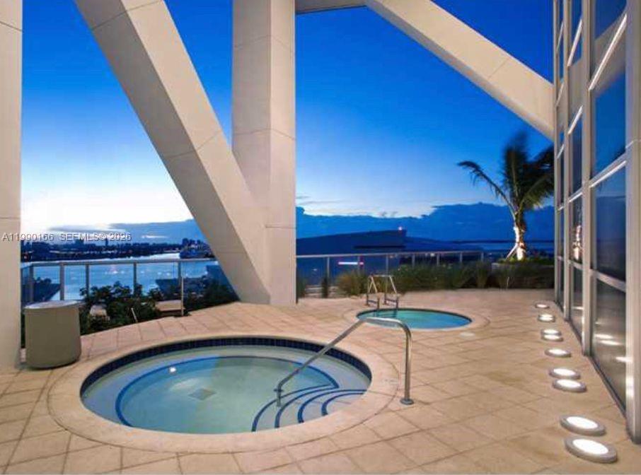 888 Biscayne Blvd #1810, Miami FL 33132