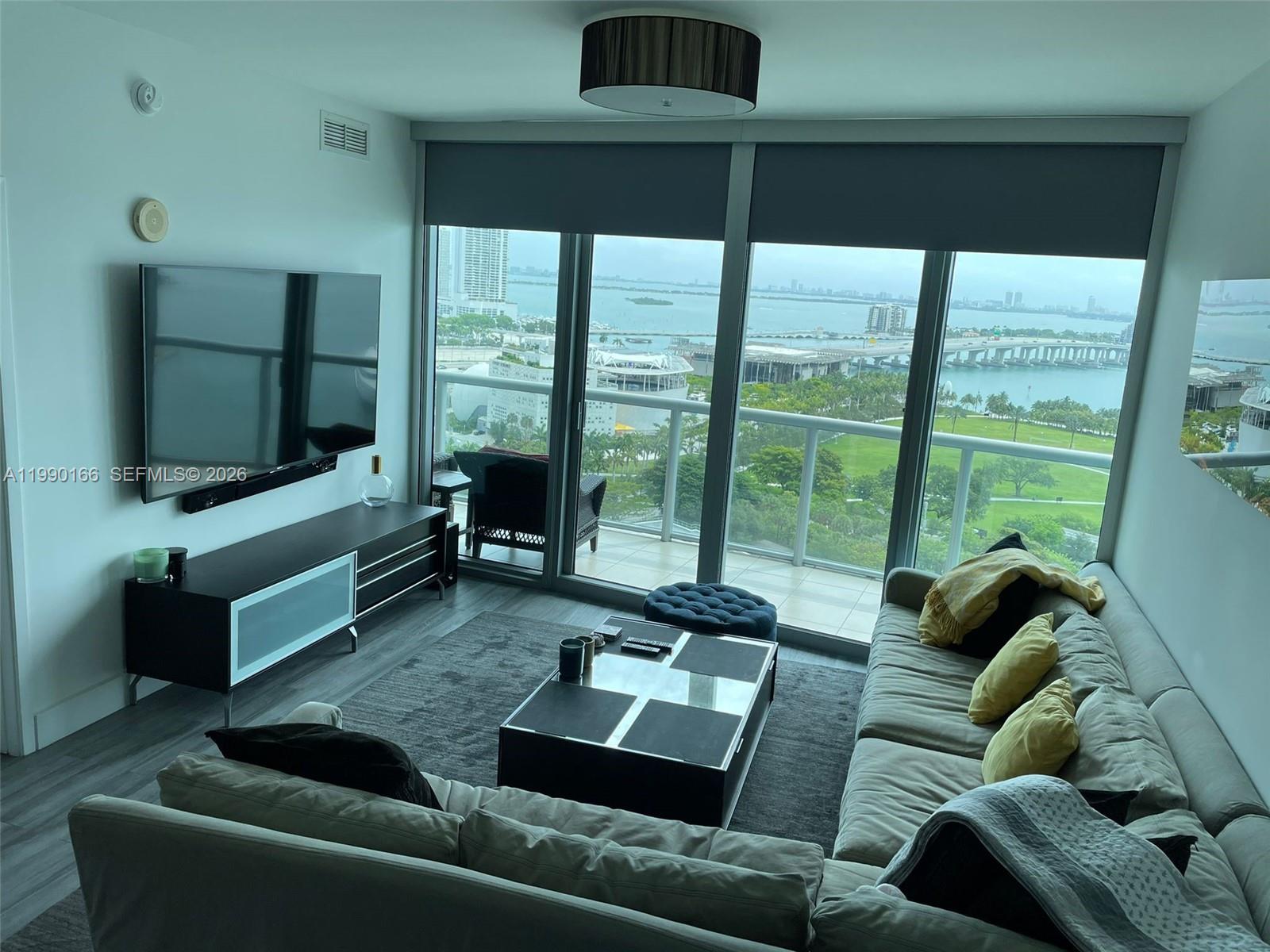 888 Biscayne Blvd #1810, Miami FL 33132