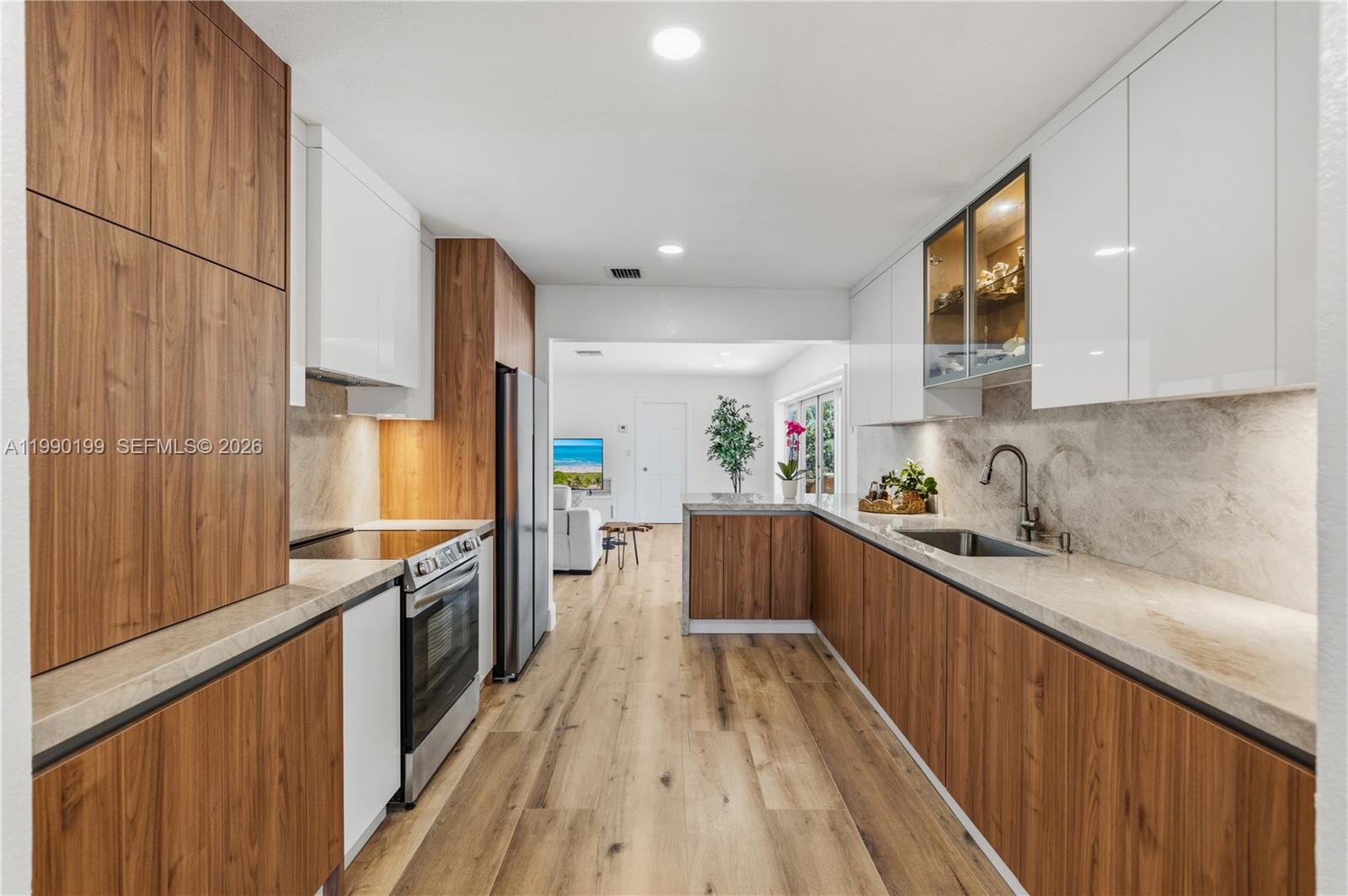 7327 Sabal Dr, Miami Lakes FL 33014