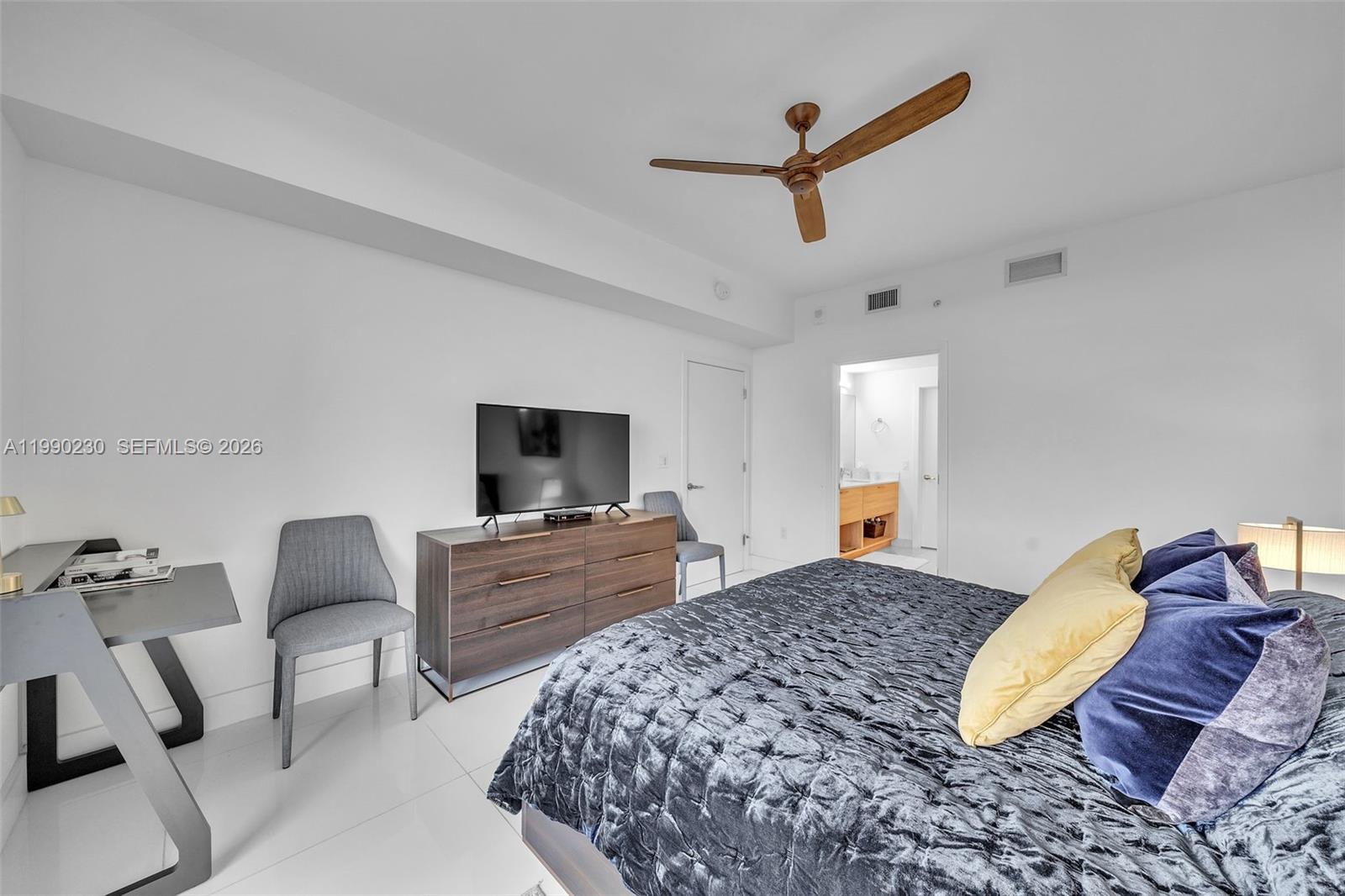 16385 Biscayne Blvd #2707, North Miami Beach FL 33160