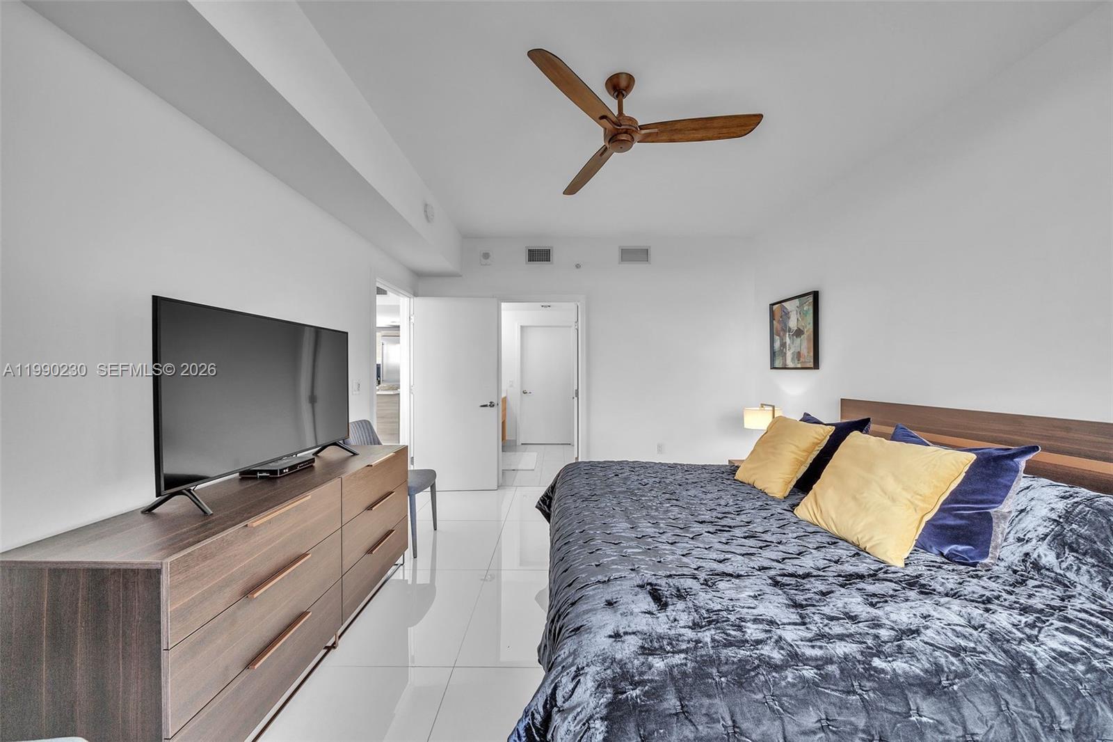 16385 Biscayne Blvd #2707, North Miami Beach FL 33160