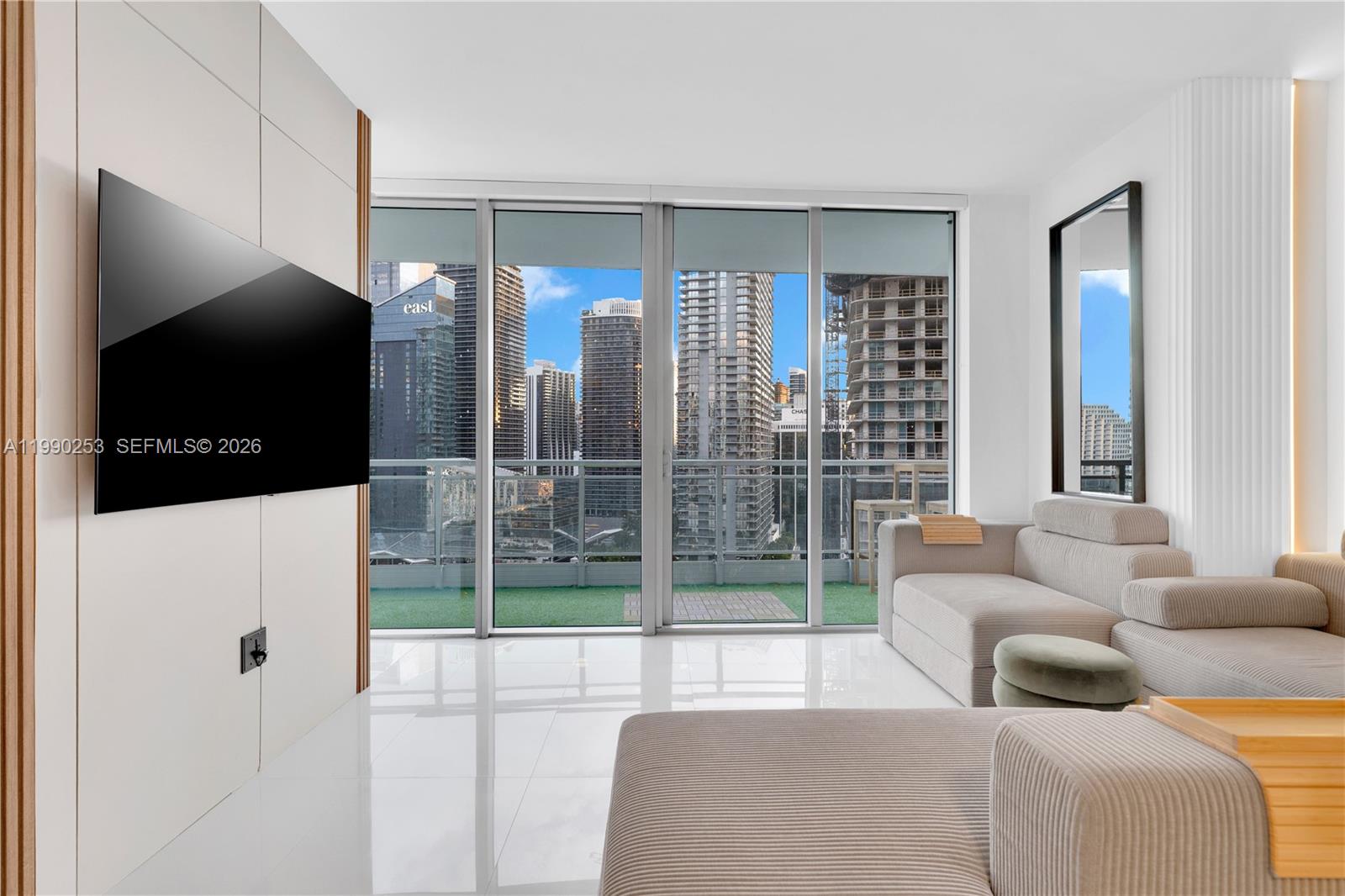 92 SW 3rd St #2802, Miami FL 33130