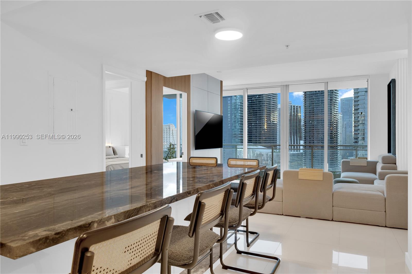 92 SW 3rd St #2802, Miami FL 33130