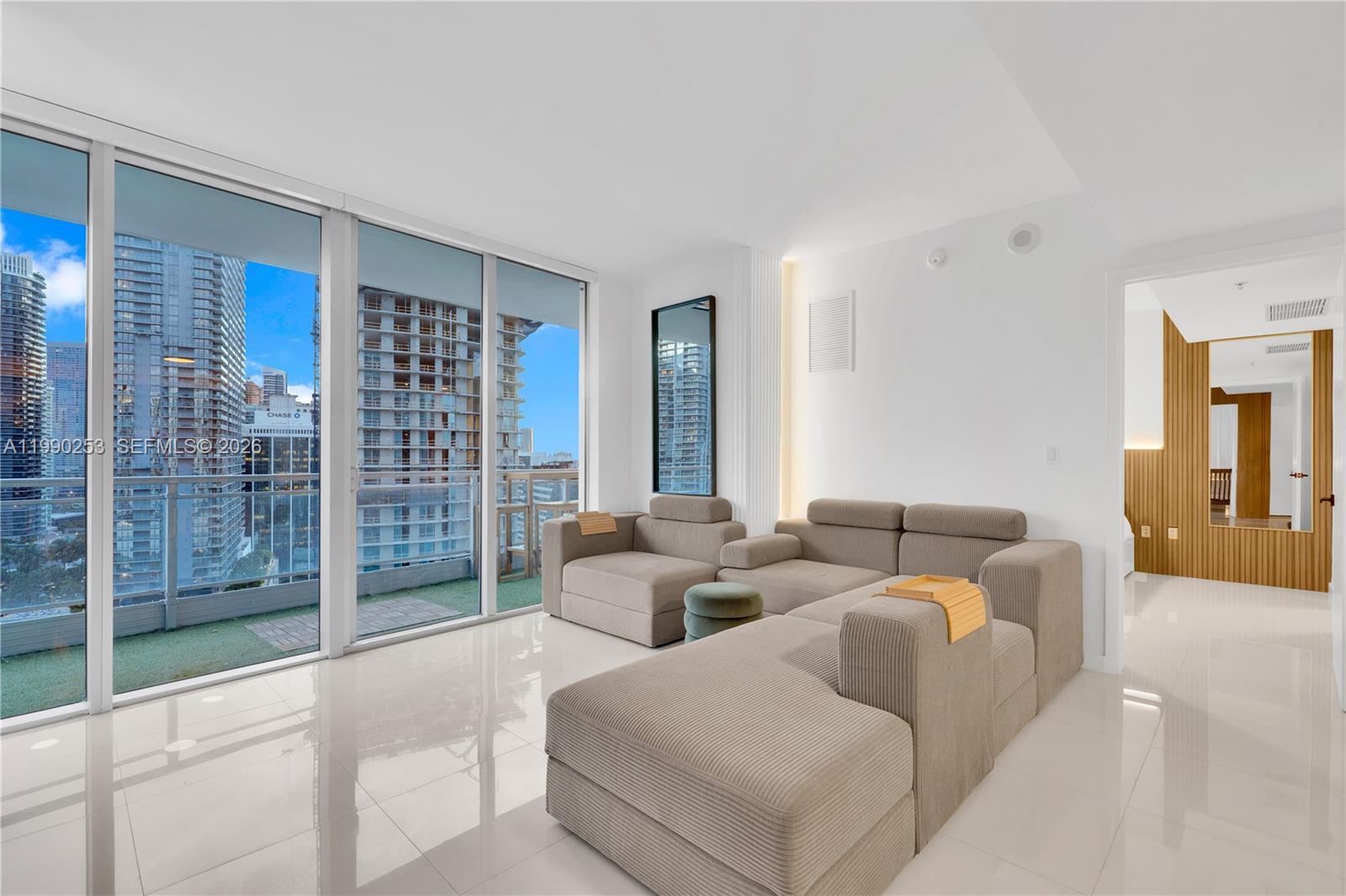 92 SW 3rd St #2802, Miami FL 33130
