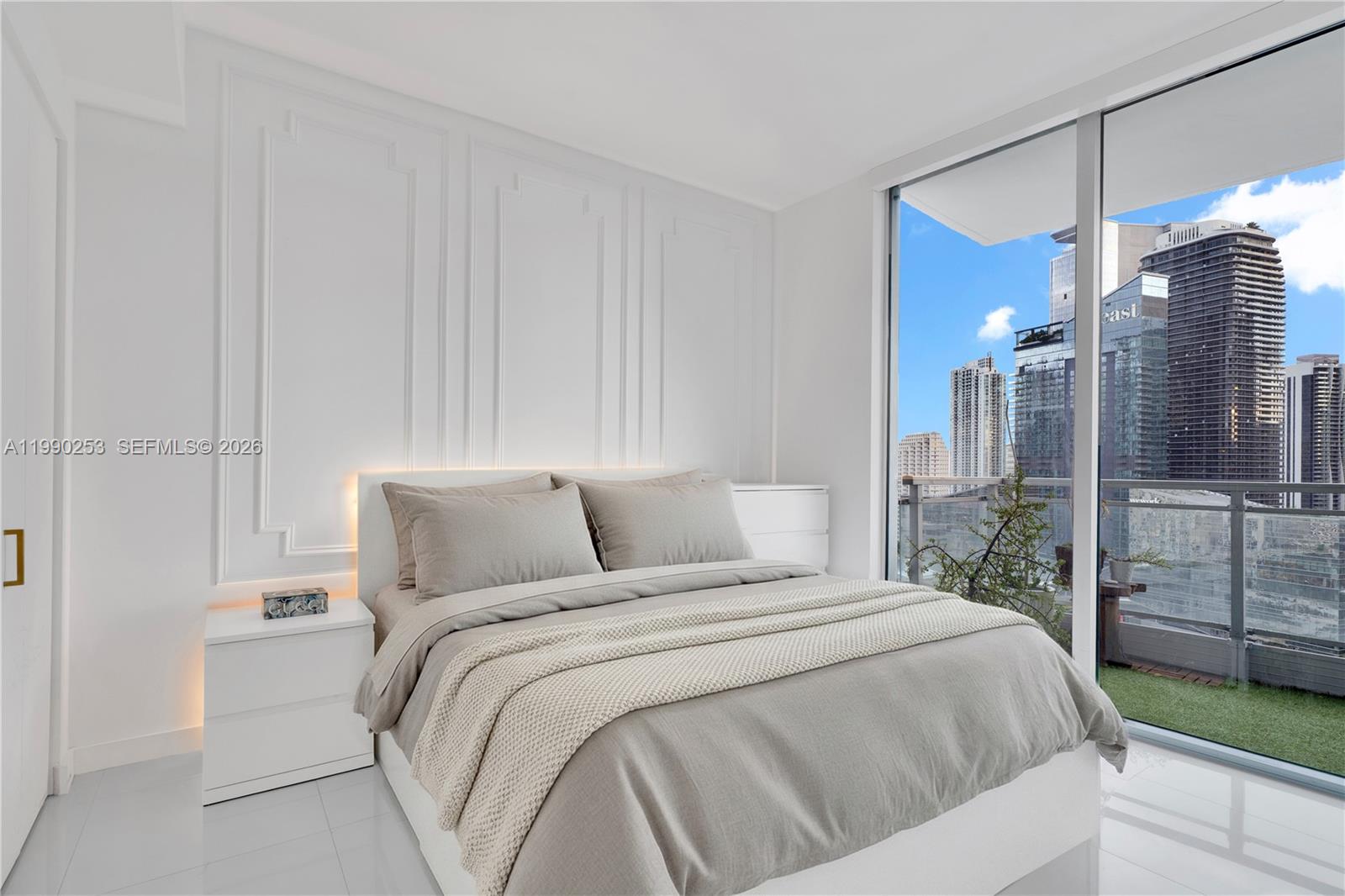 92 SW 3rd St #2802, Miami FL 33130