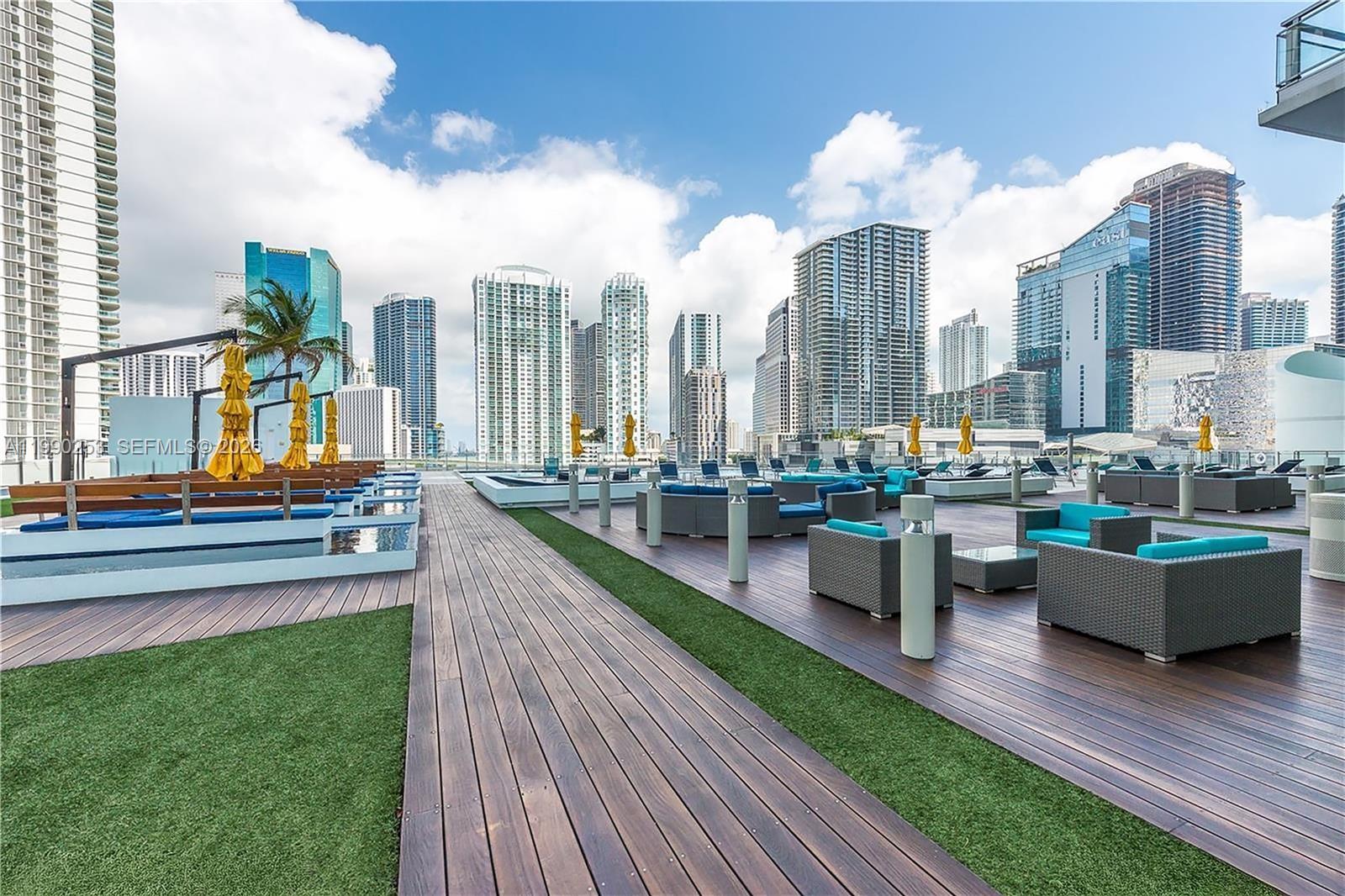 92 SW 3rd St #2802, Miami FL 33130