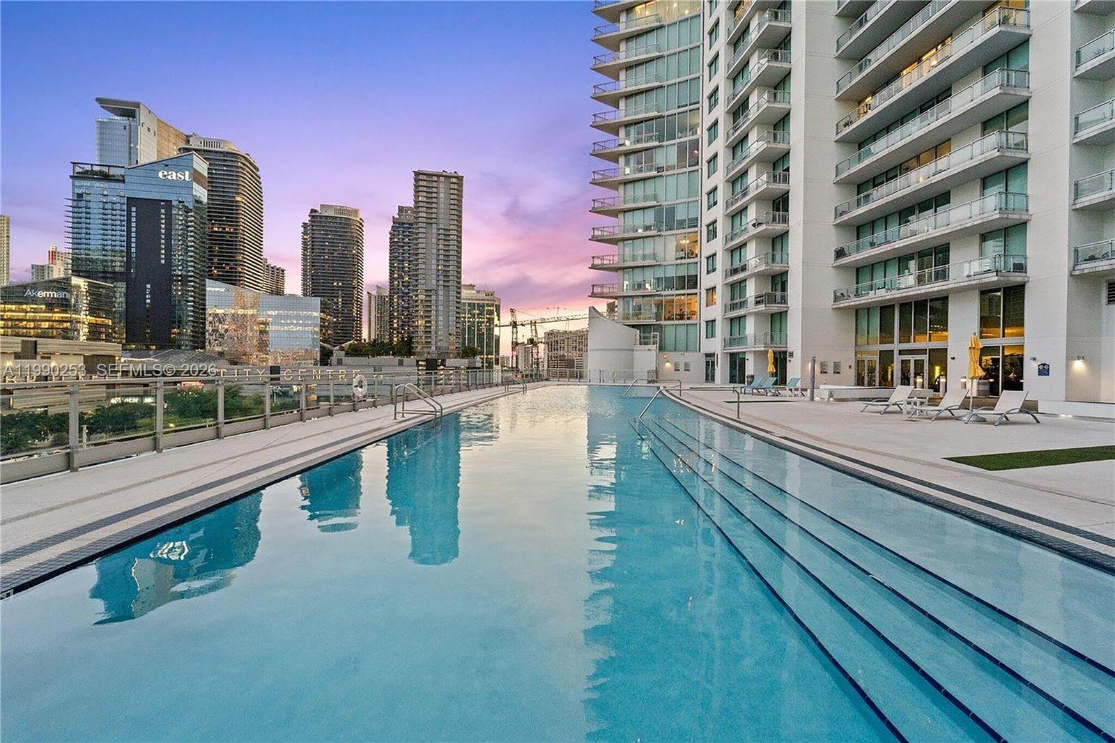 92 SW 3rd St #2802, Miami FL 33130