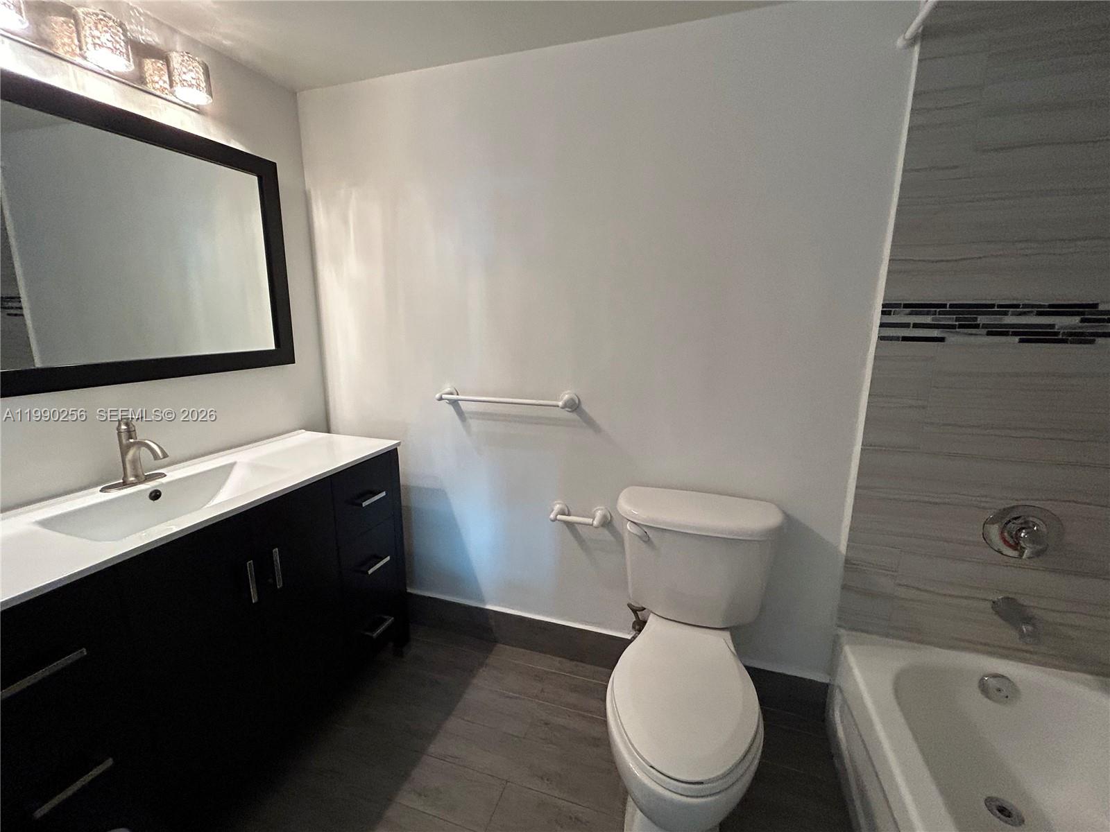 1200 Brickell Bay Dr #3610, Miami FL 33131