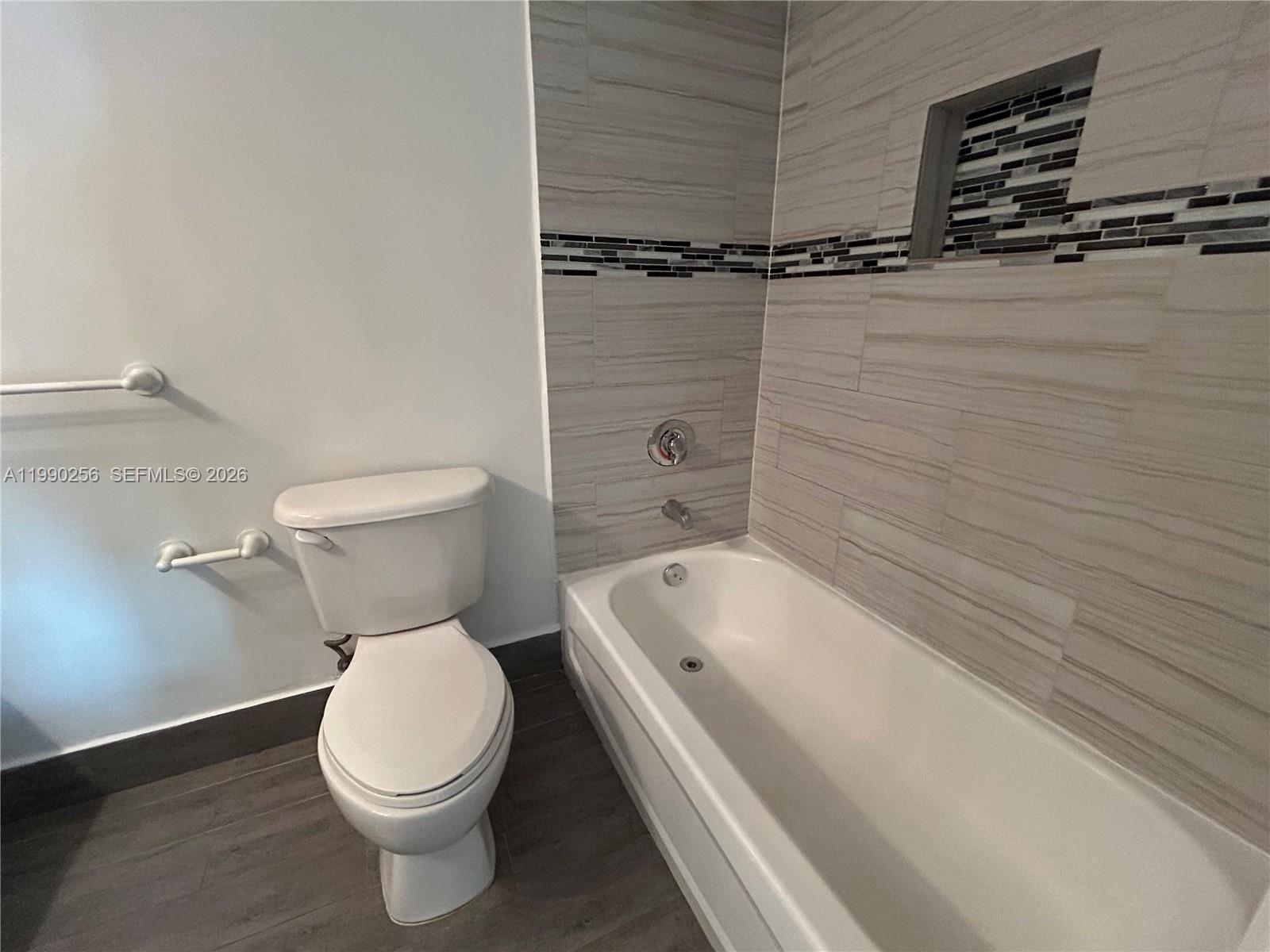 1200 Brickell Bay Dr #3610, Miami FL 33131