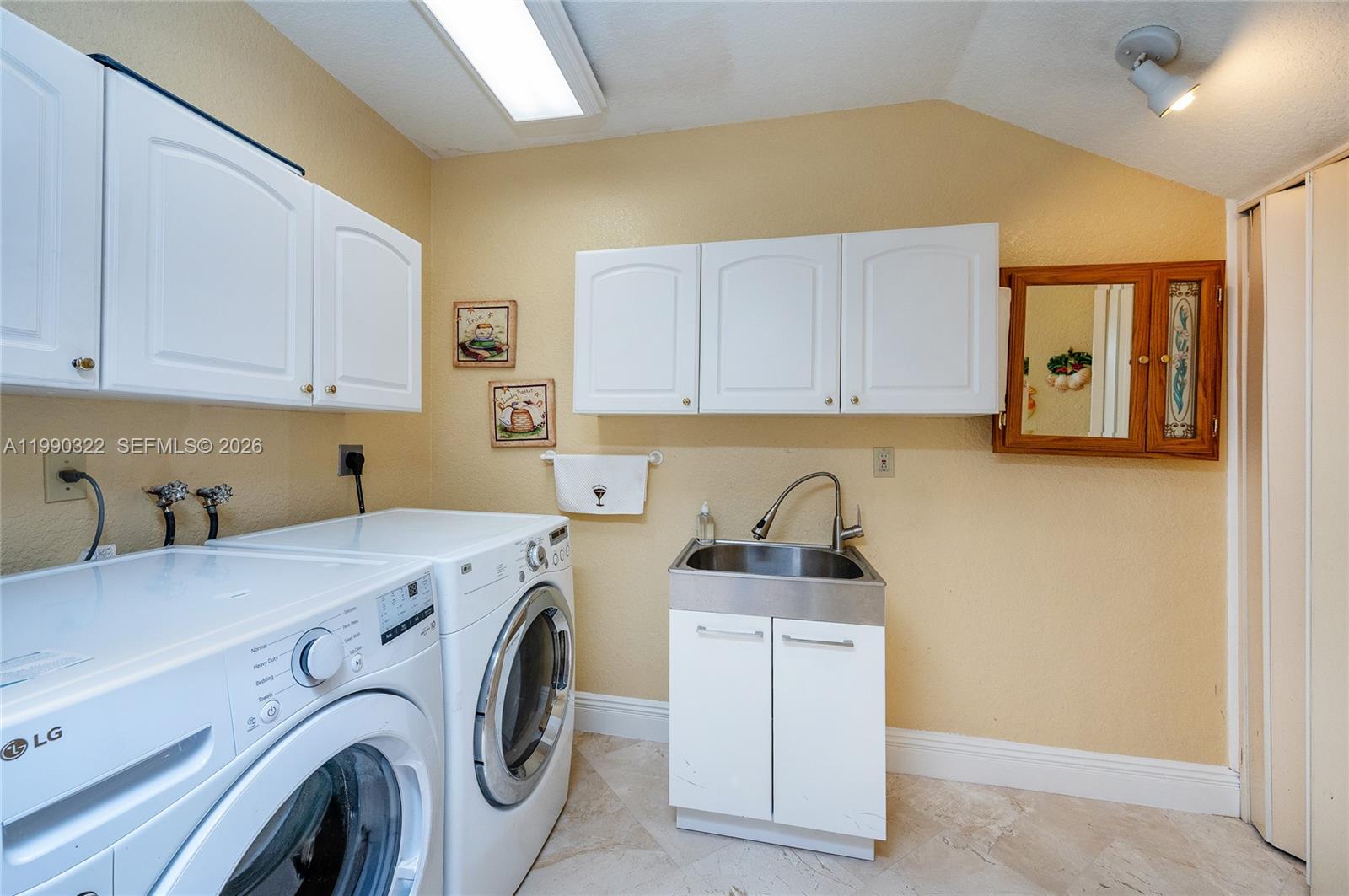 588 Miller Dr, Miami Springs FL 33166
