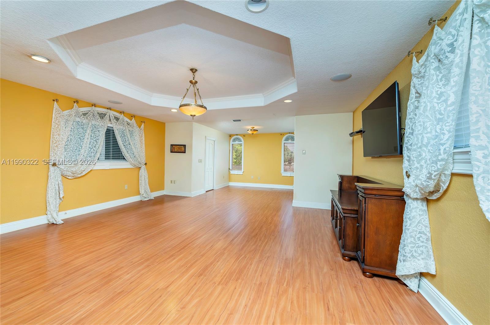 588 Miller Dr, Miami Springs FL 33166