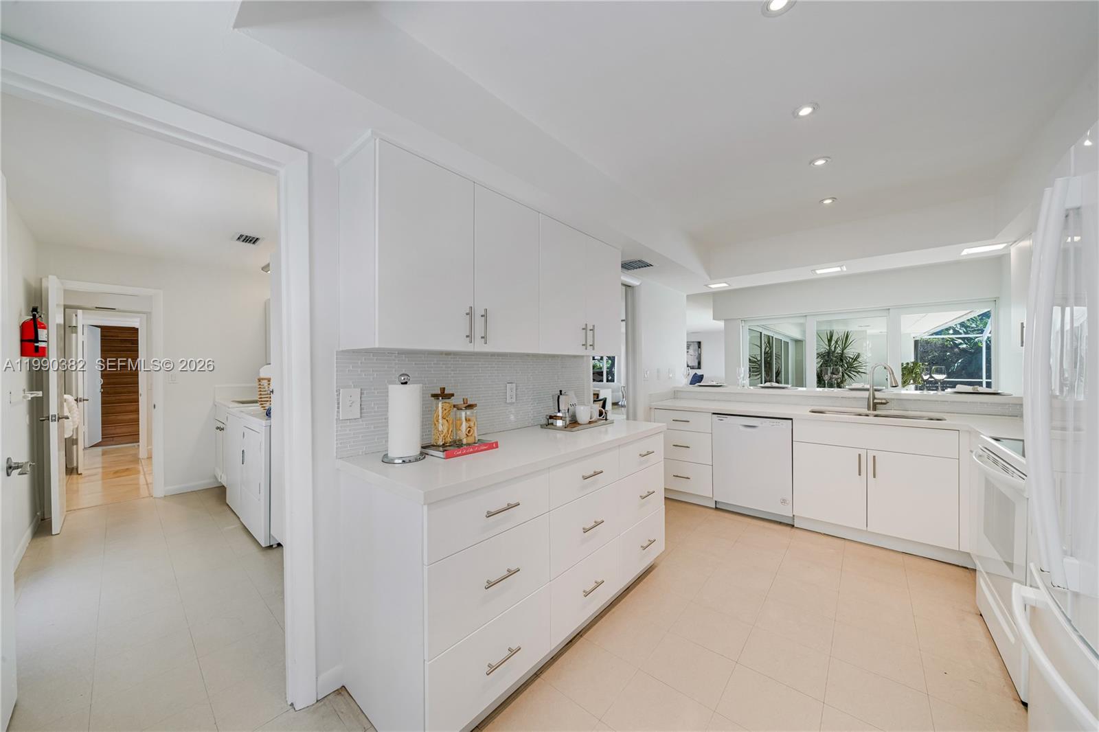 640 S Mashta Dr, Key Biscayne FL 33149