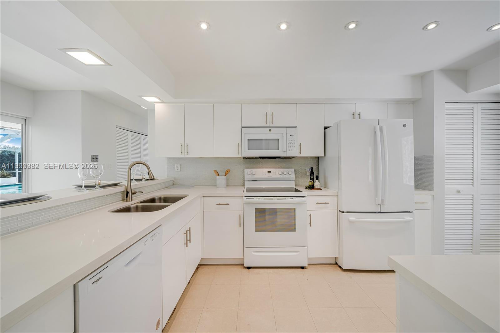 640 S Mashta Dr, Key Biscayne FL 33149