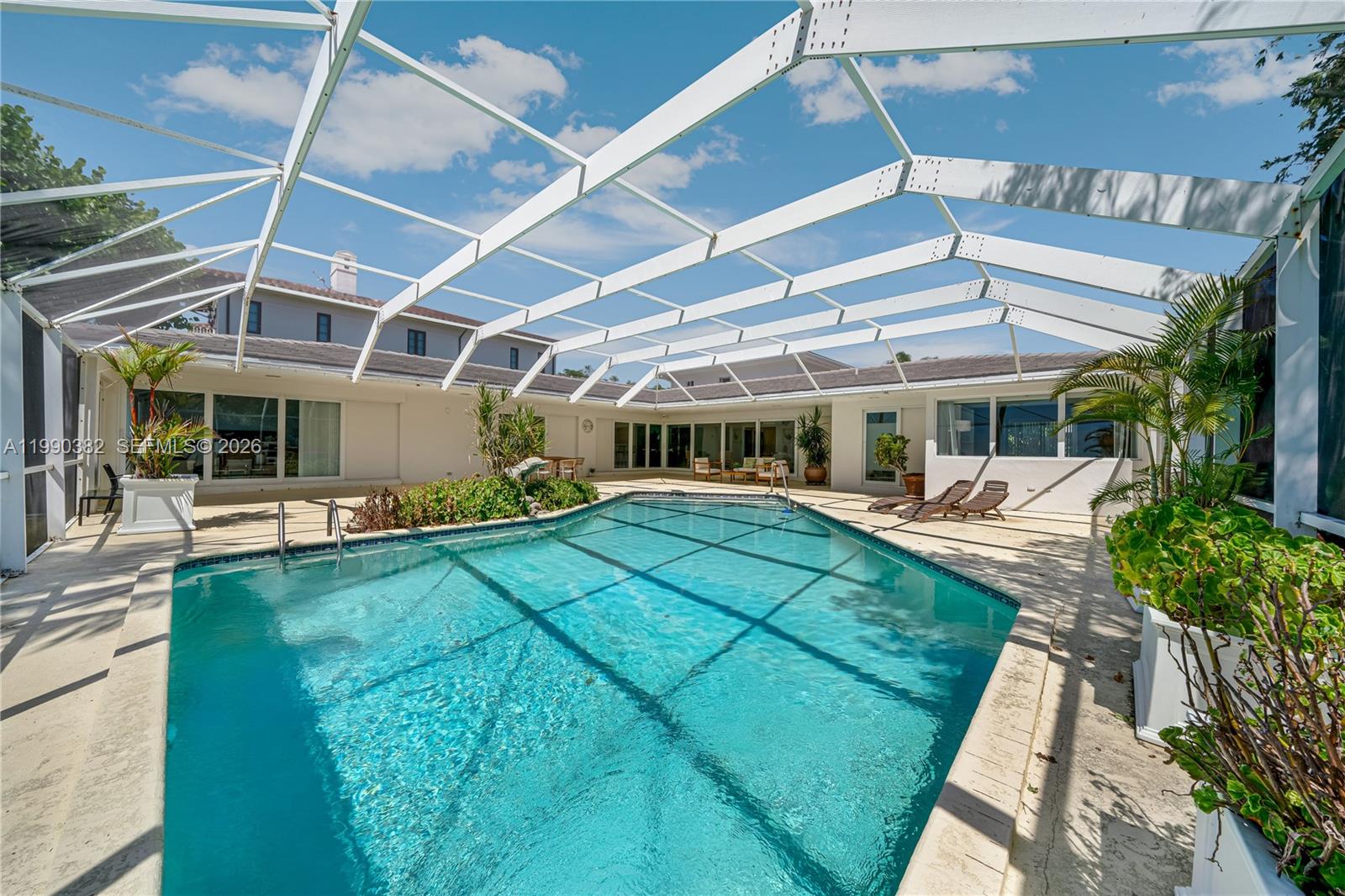 640 S Mashta Dr, Key Biscayne FL 33149