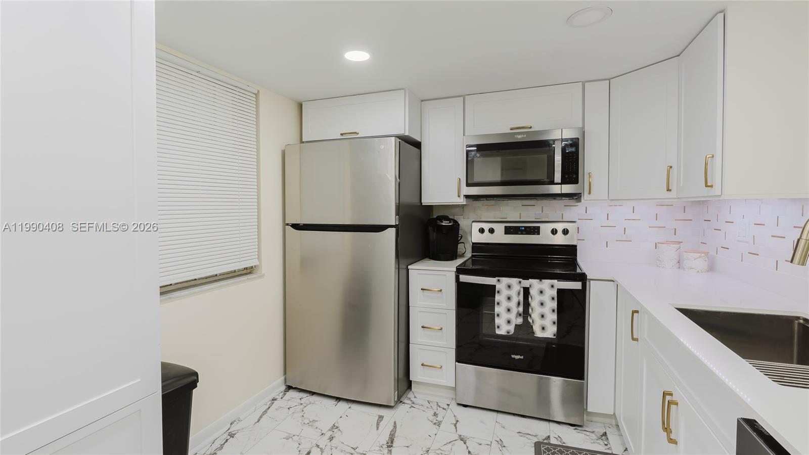 424 SE 10th St #204, Dania Beach FL 33004